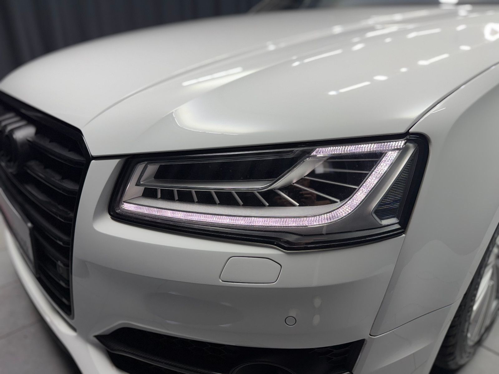 Fahrzeugabbildung Audi S8 4.0 TFSI quattro plus |KERAMIK|CARBON|MASSAGE