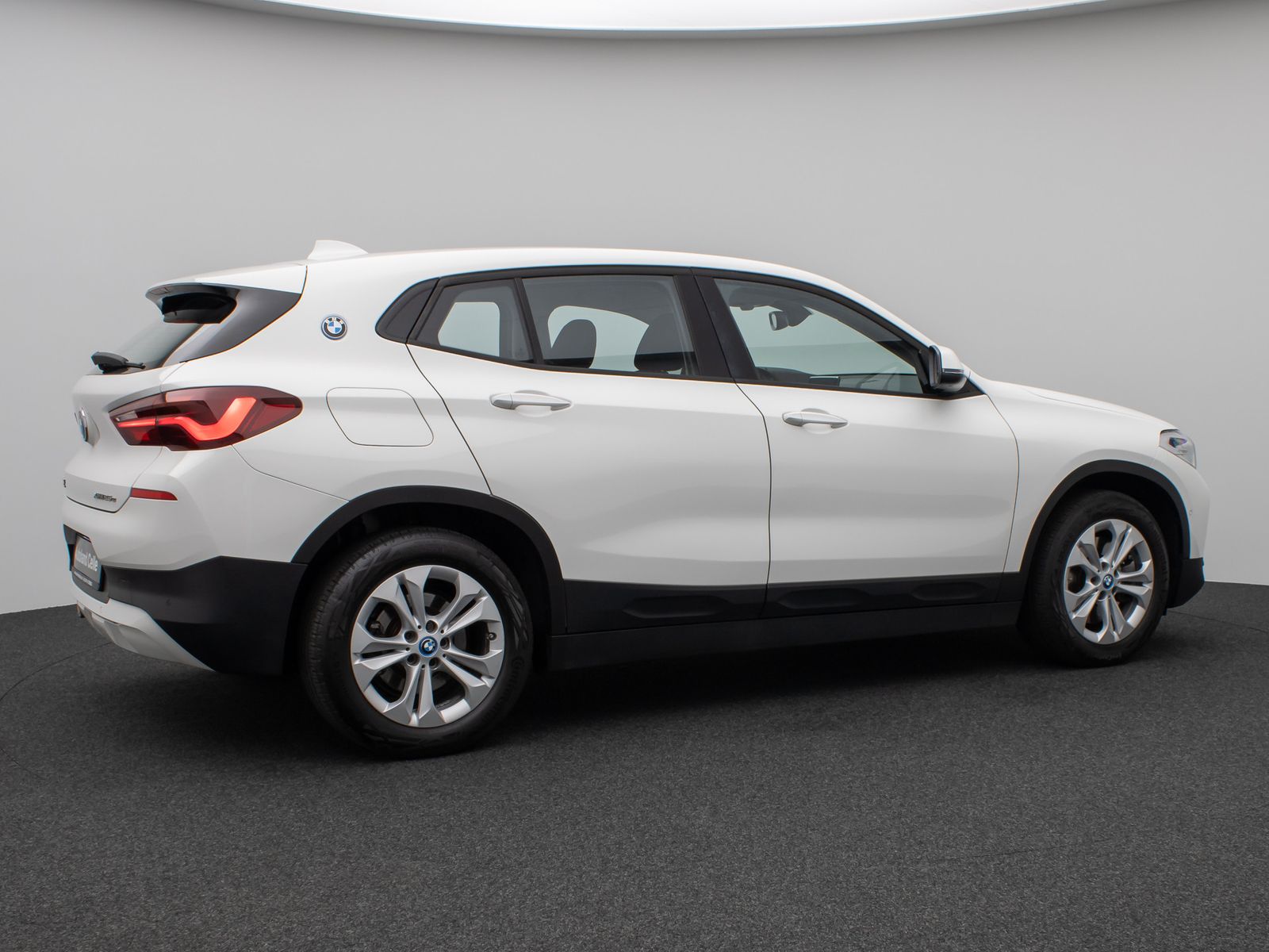 Fahrzeugabbildung BMW X2 xD25e DAB Navi Parkassist Geschwindigkeitsreg