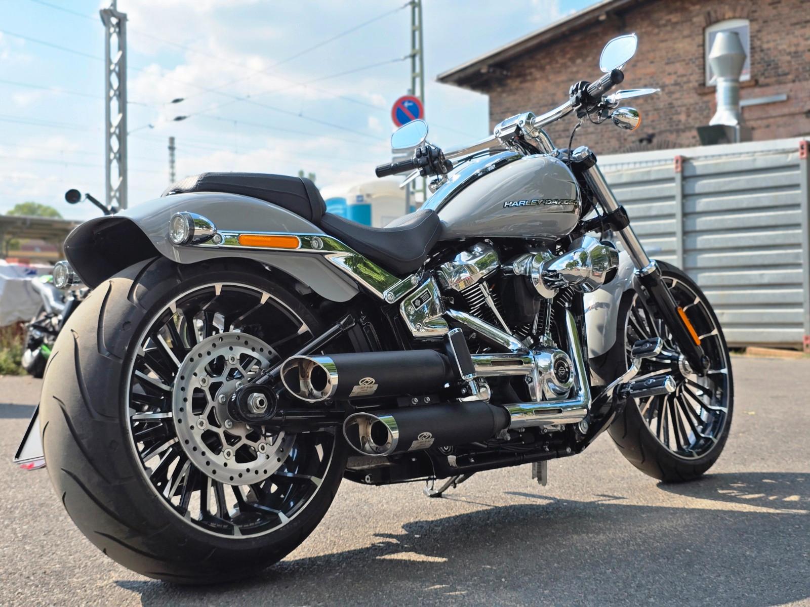 Harley-Davidson FXBR Breakout