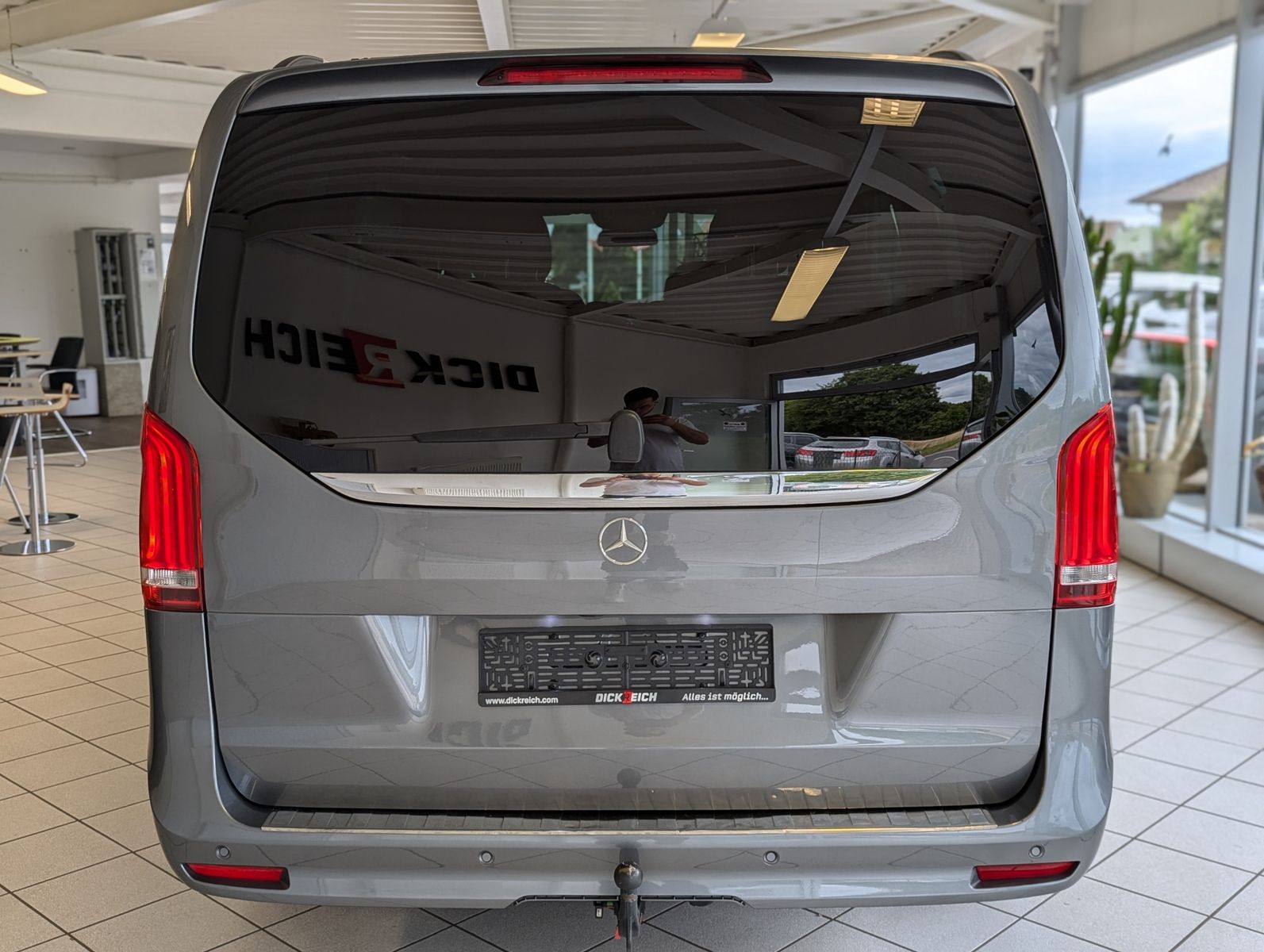 MERCEDES-BENZ V 220 d AMG EDITION lang Burmester ACC AHK StHz - Image 6