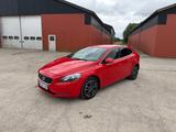 Volvo V40 Momentum - rote Volvo V40