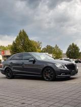 Mercedes-Benz E 500 4matic  - graue Mercedes-Benz E 500