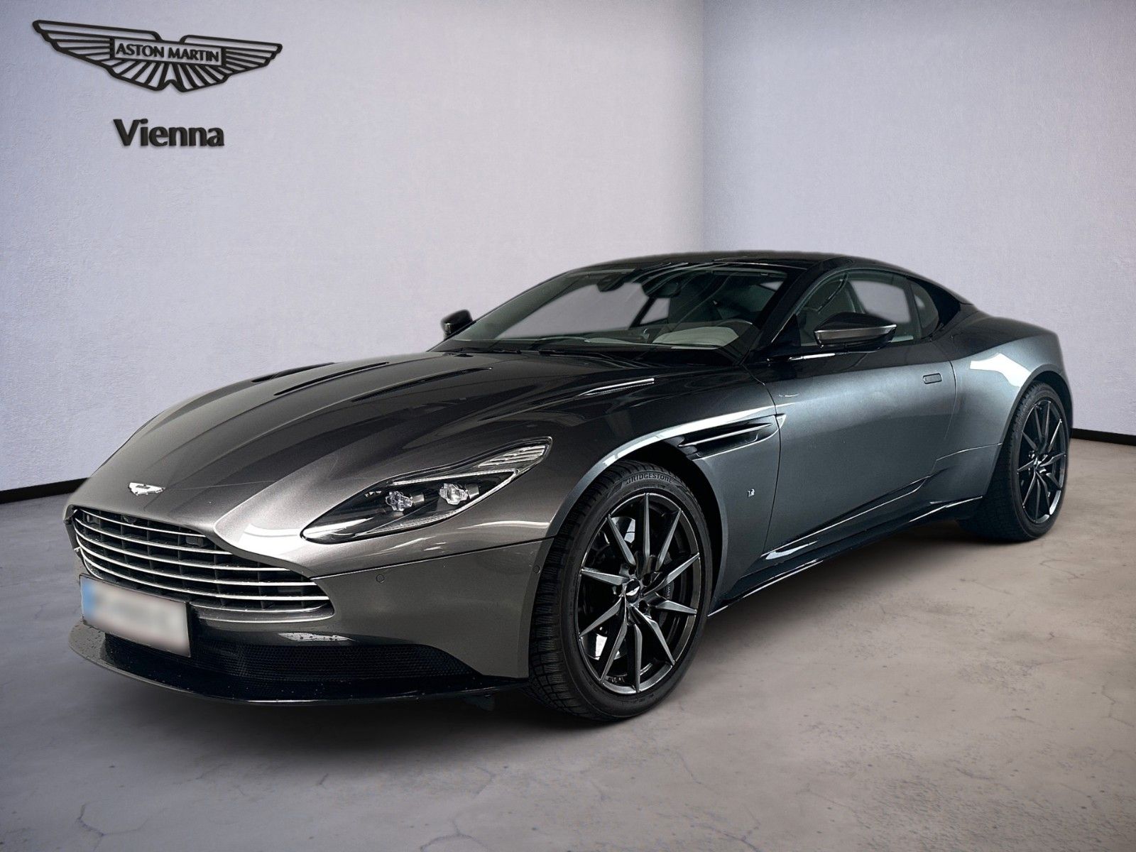 ASTON MARTIN DB11