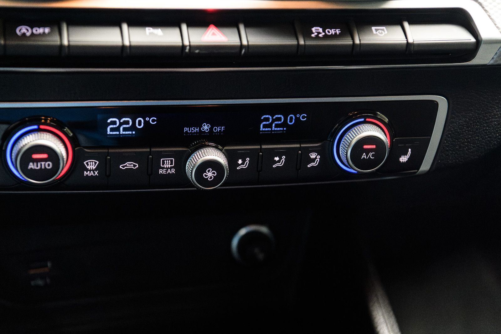Fahrzeugabbildung Audi Q2 35 TFSI S tronic LED/SZH/RFK/NAVI/GJR