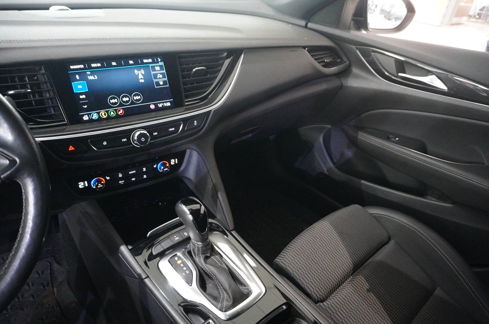 Fahrzeugabbildung Opel Insignia B ST 2.0D BUSI. 4X4 NAVI/LED/KAMERA/DAB
