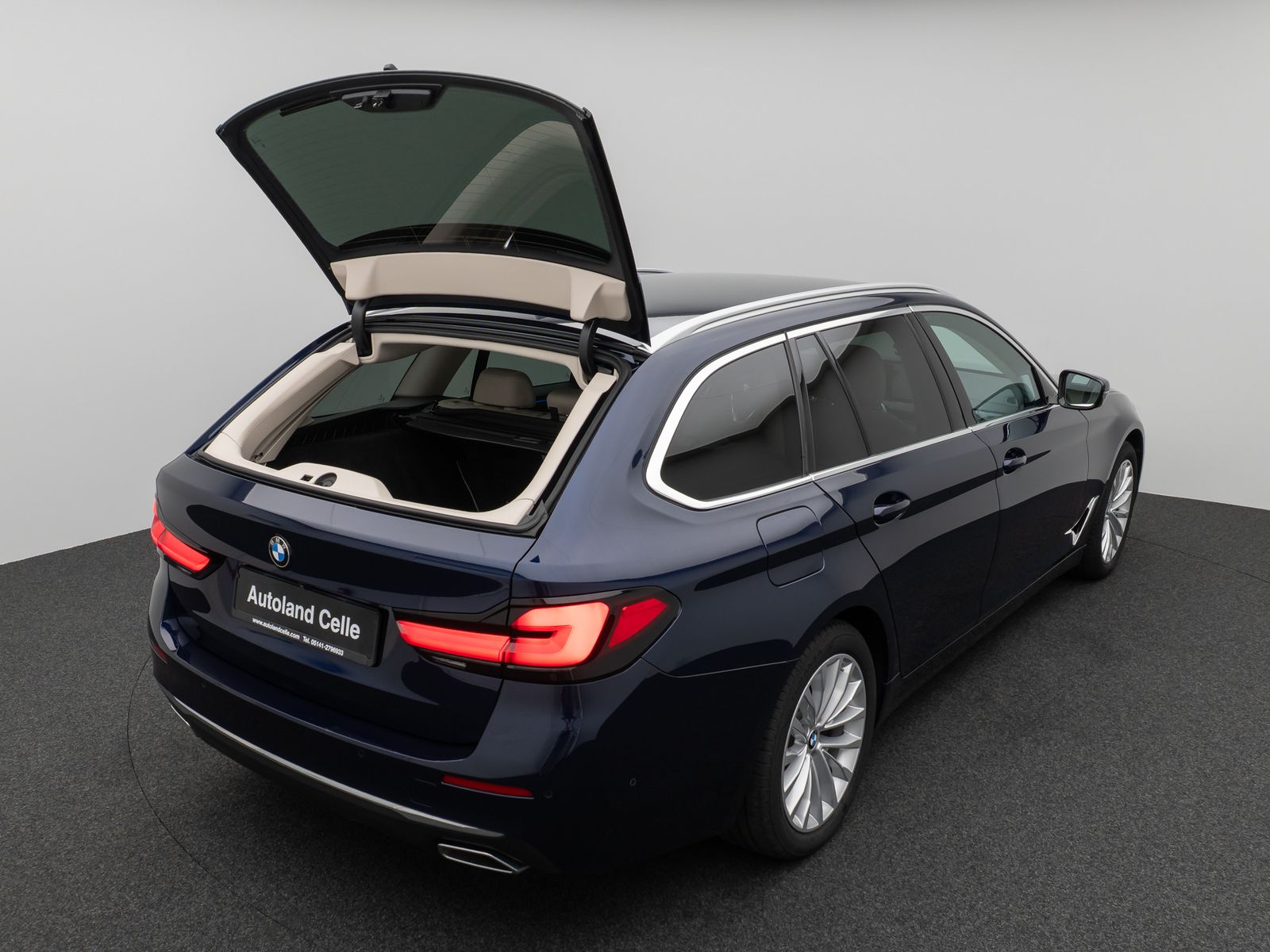 Fahrzeugabbildung BMW 520i Luxury Line Kamera HUD DAB B&W Alarm Sport