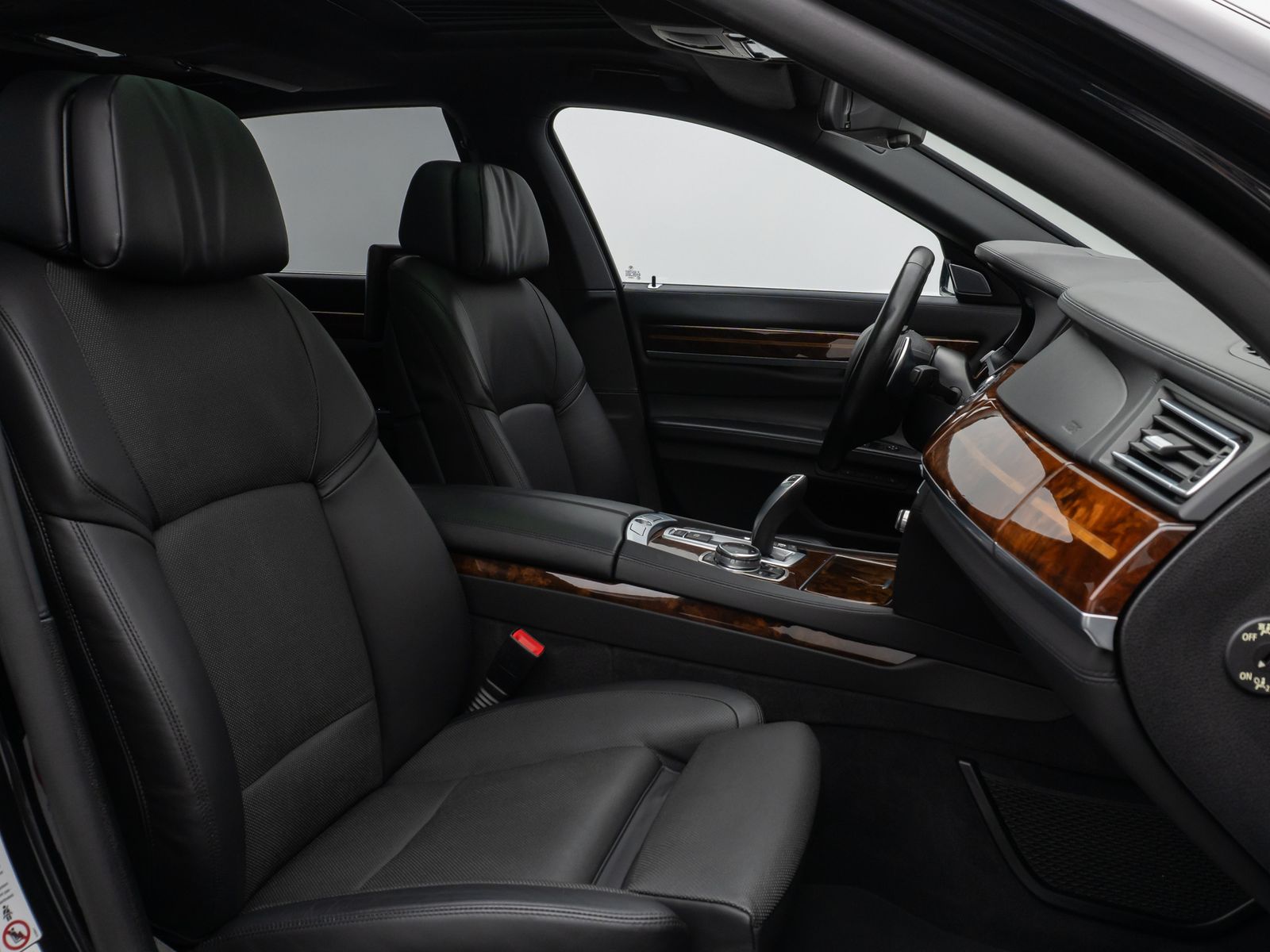 Fahrzeugabbildung BMW 760 Li M Sport Glasdach B&O HUD SoftCl NightVisi