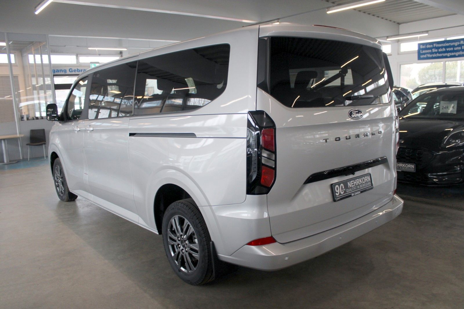 Fahrzeugabbildung Ford Tourneo Custom L2 8-Sitz Titanium Aut. LED STDHZ