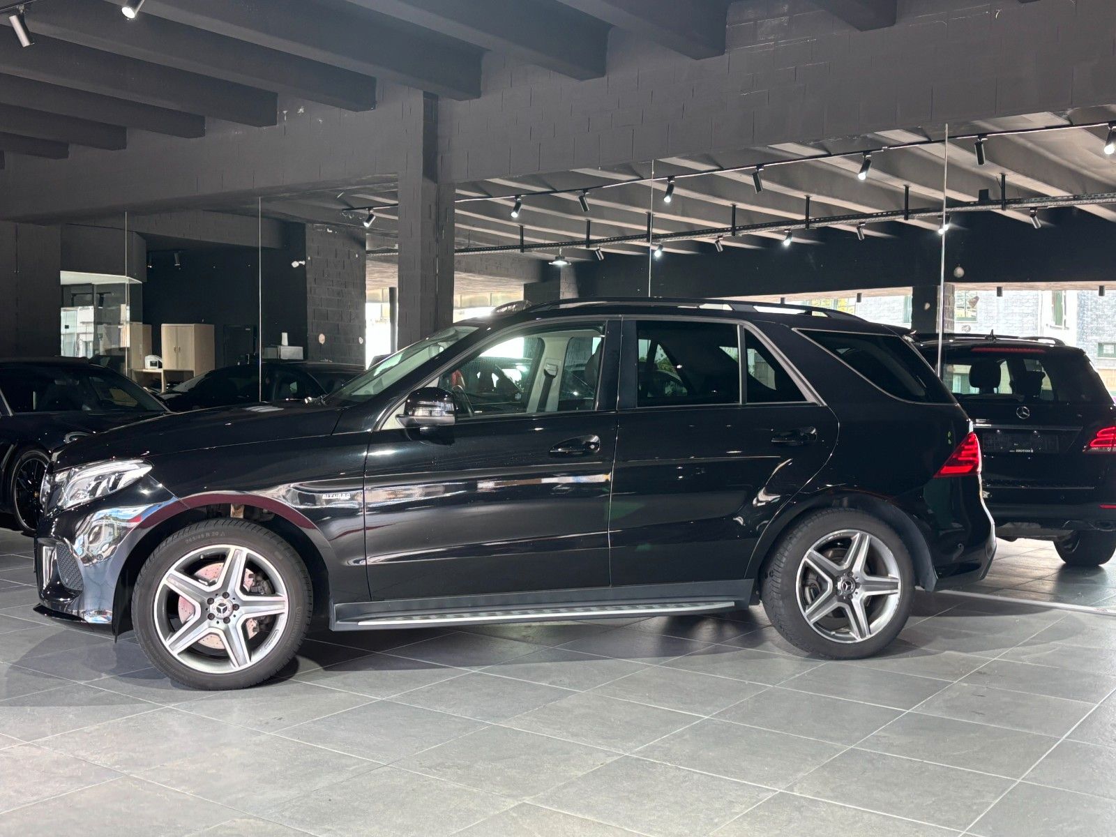 Fahrzeugabbildung Mercedes-Benz GLE 43 AMG 4Matic /PANO/MEMORY/360°/AMBIENTE