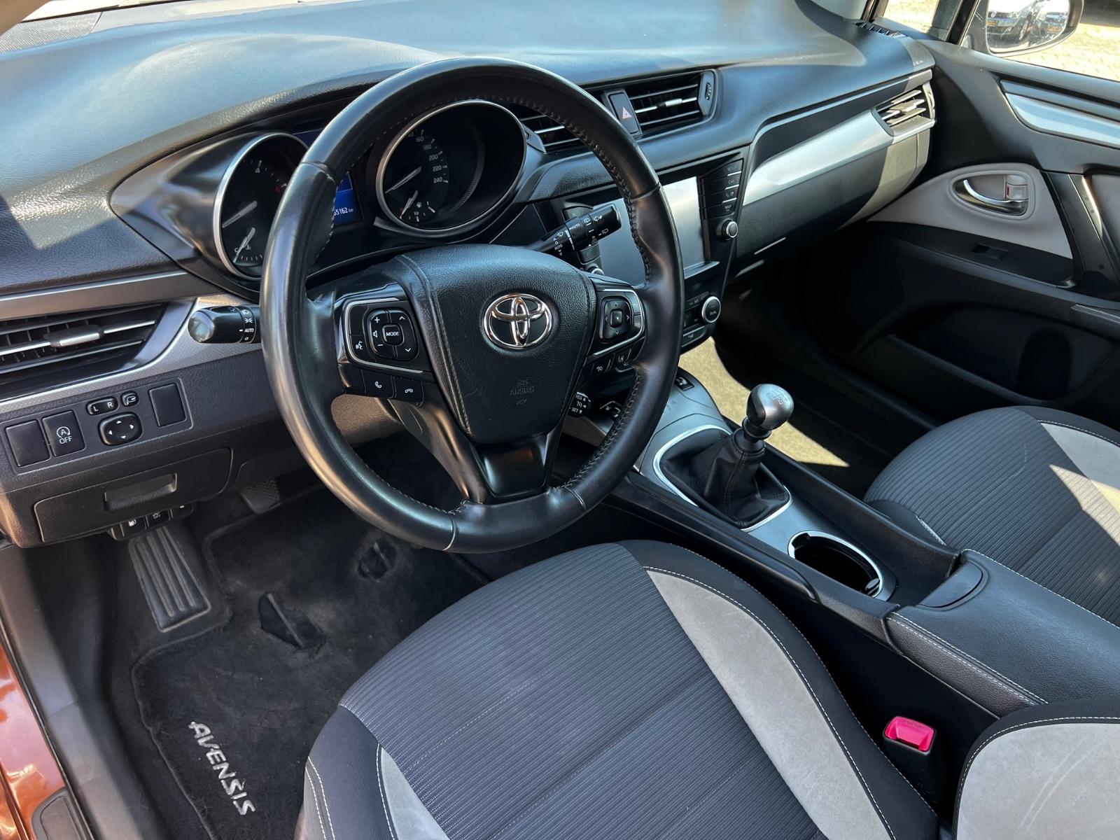 Toyota Avensis 2015 — photo 21