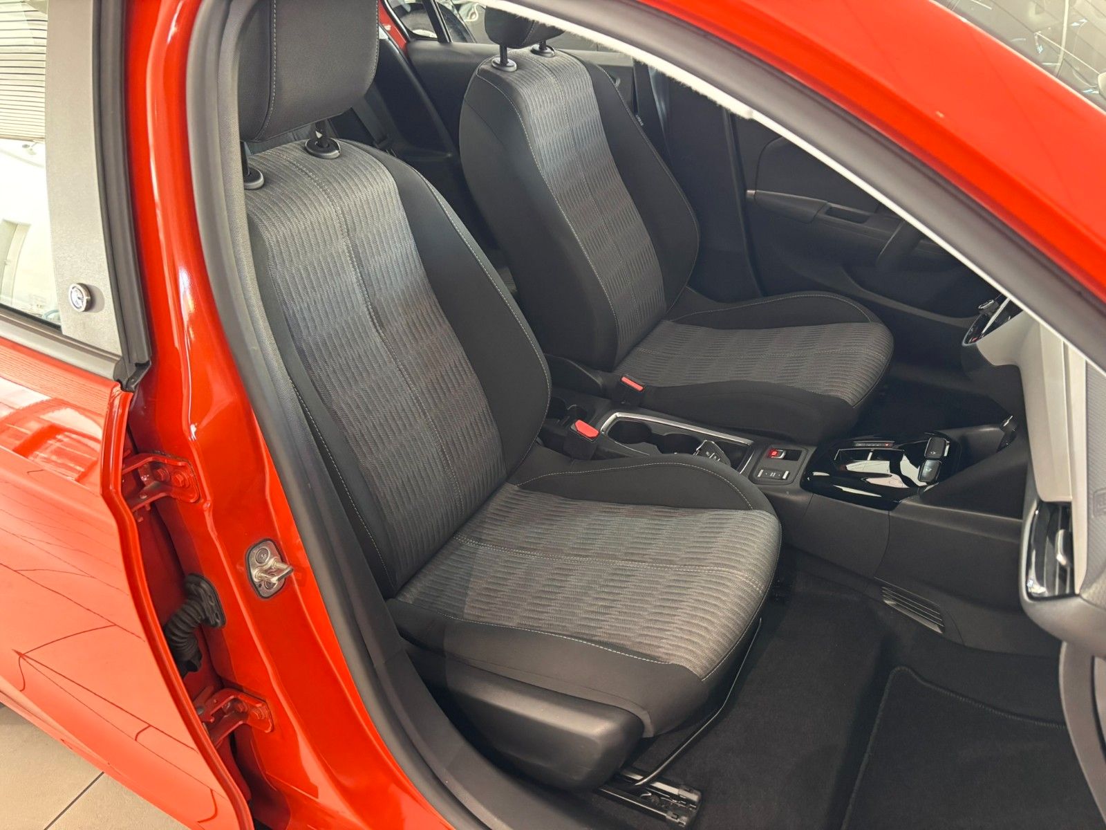 Fahrzeugabbildung Opel Corsa-e F EDITION 7KW NAVI/VIRT/SHZ/DAB/WÄRMEP.