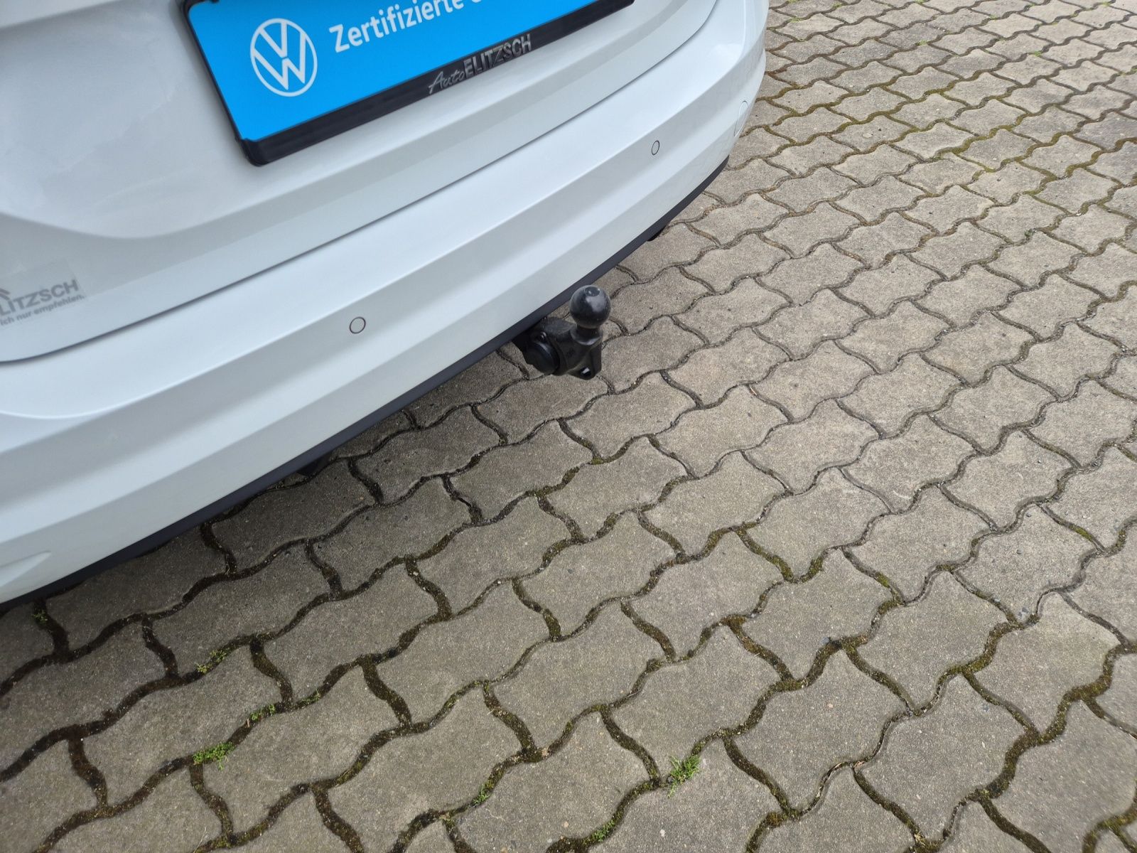 Fahrzeugabbildung Volkswagen Touran TSI Move 7-Si AHK Navi AID ACC PDC SH LM