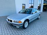 BMW E 36 320i BMW Coupe - BMW 320 mit Benzin-Antrieb: Coupe, Automatik, 320i E36
