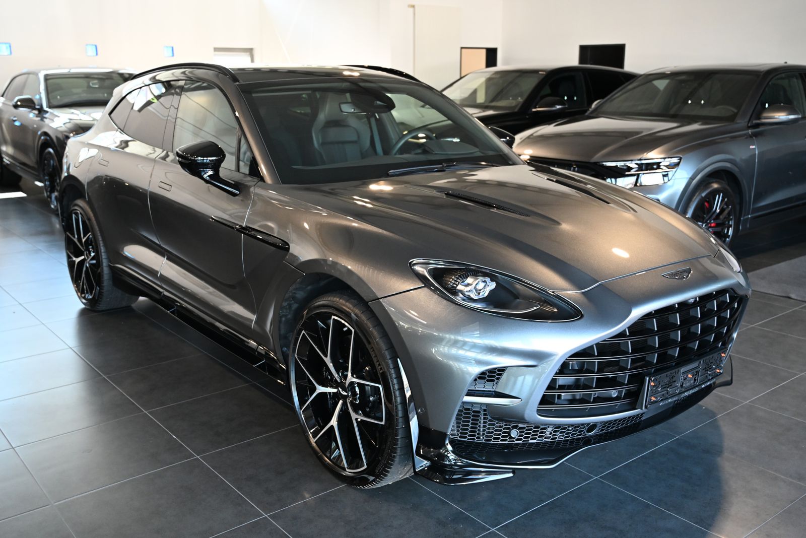 Aston Martin DBX 707 Magnetic Silver/Carbon/Standheizung/AHK imagem 3