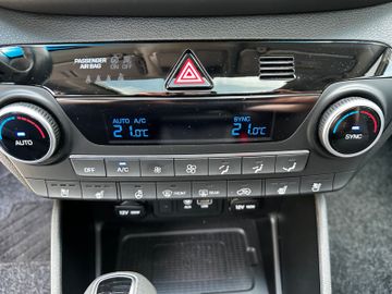 Fahrzeugabbildung Hyundai TUCSON FL 1.6 T-GDI 2WD DCT Premium LEDER SD AHZ