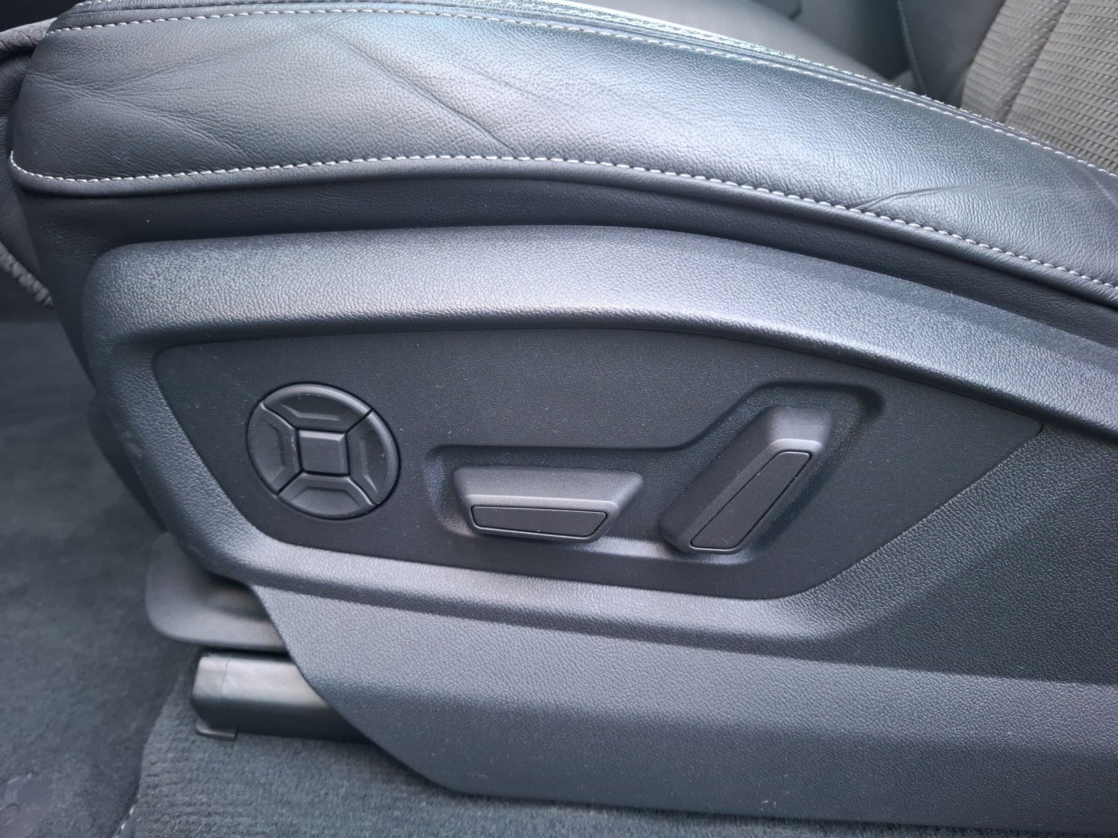 Fahrzeugabbildung Audi SQ7 4.0 TFSI comp. plus Matrix Standhzg Navi Luf