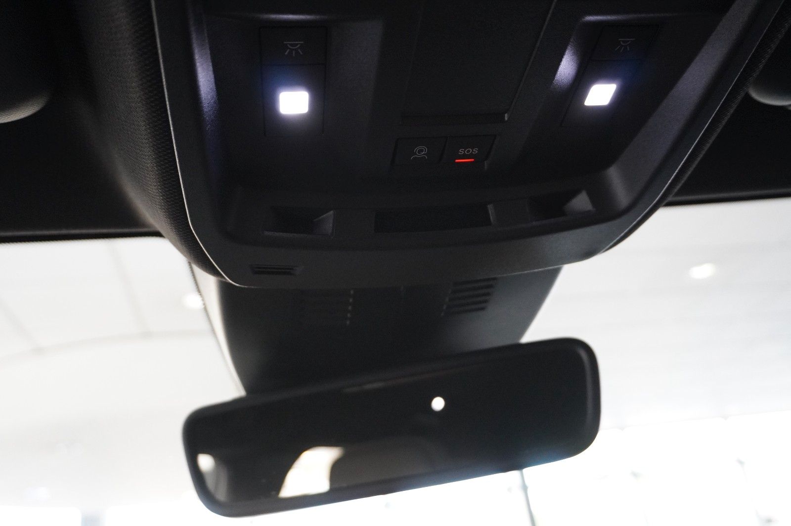 Fahrzeugabbildung Opel Grandland 1.2 48V HYBRID EDIT. NAVI/LED/KAMERA