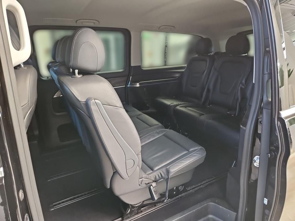 Fahrzeugabbildung Mercedes-Benz V 300 AVG extralang 4x4 8 Sitze 2,5tAHK DISTRONI