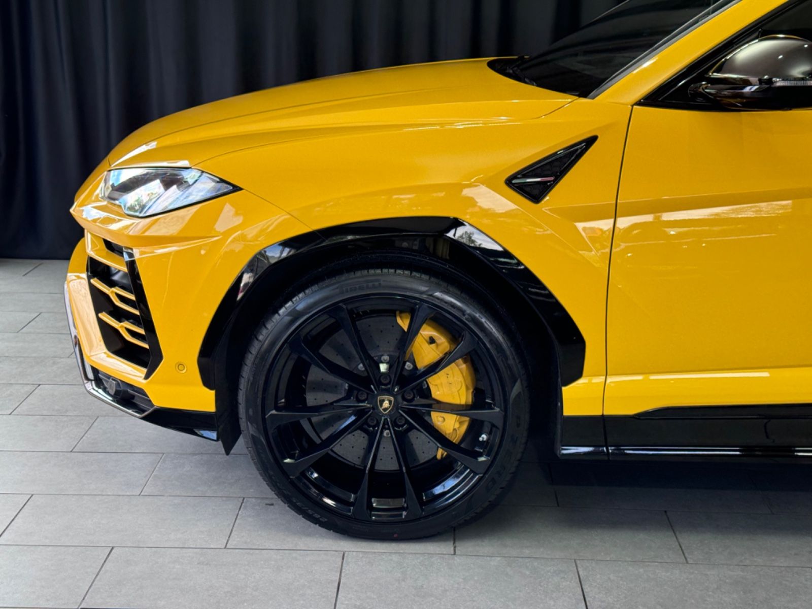 Fahrzeugabbildung Lamborghini URUS| MASSAGE | PANO |LUFT|B/O|NIGHT|23ZOLL|ADAS