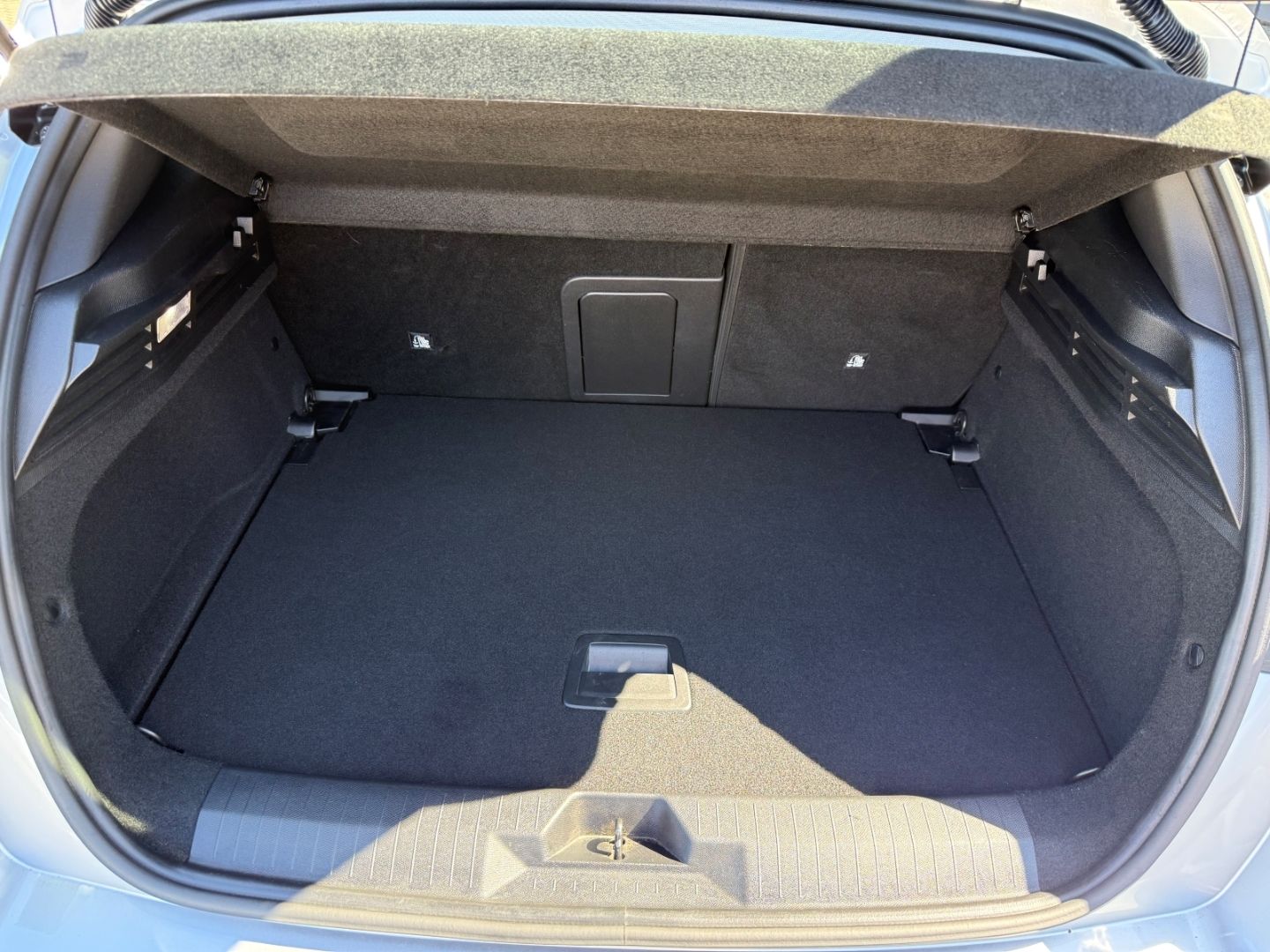 Fahrzeugabbildung Opel Astra L Elegance mit SHZ+LHZ+Kamera