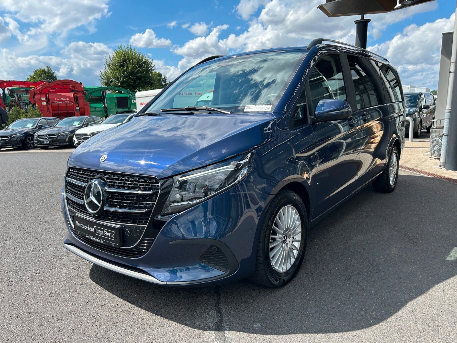 Fahrzeugabbildung Mercedes-Benz V 300 d STYLE DISTRONIC Stdheiz AHK2,5to 360