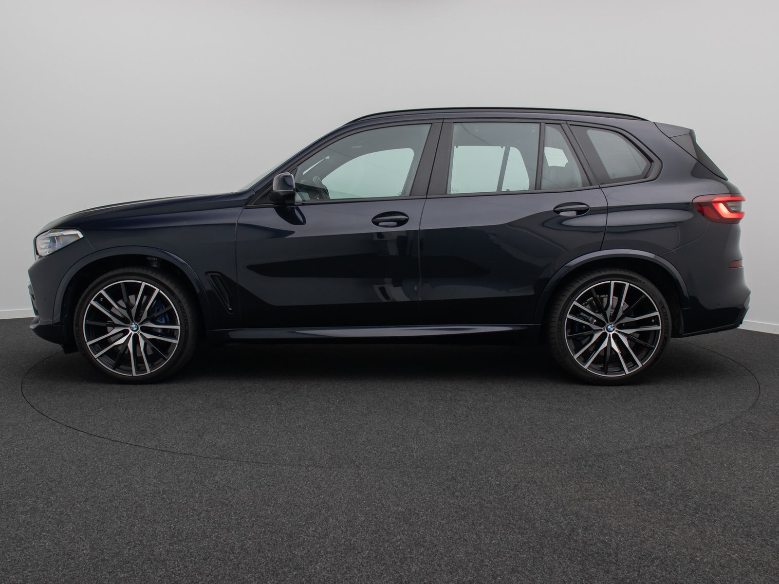 Fahrzeugabbildung BMW X5 M50i Panorama Laser Kamera HUD H/K AHK 22Zoll