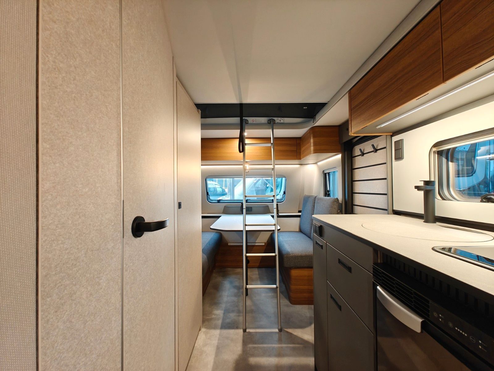 Fahrzeugabbildung HYMER / ERIBA / HYMERCAR Feeling 425 SD - MESSE-NEUHEIT 2026! -