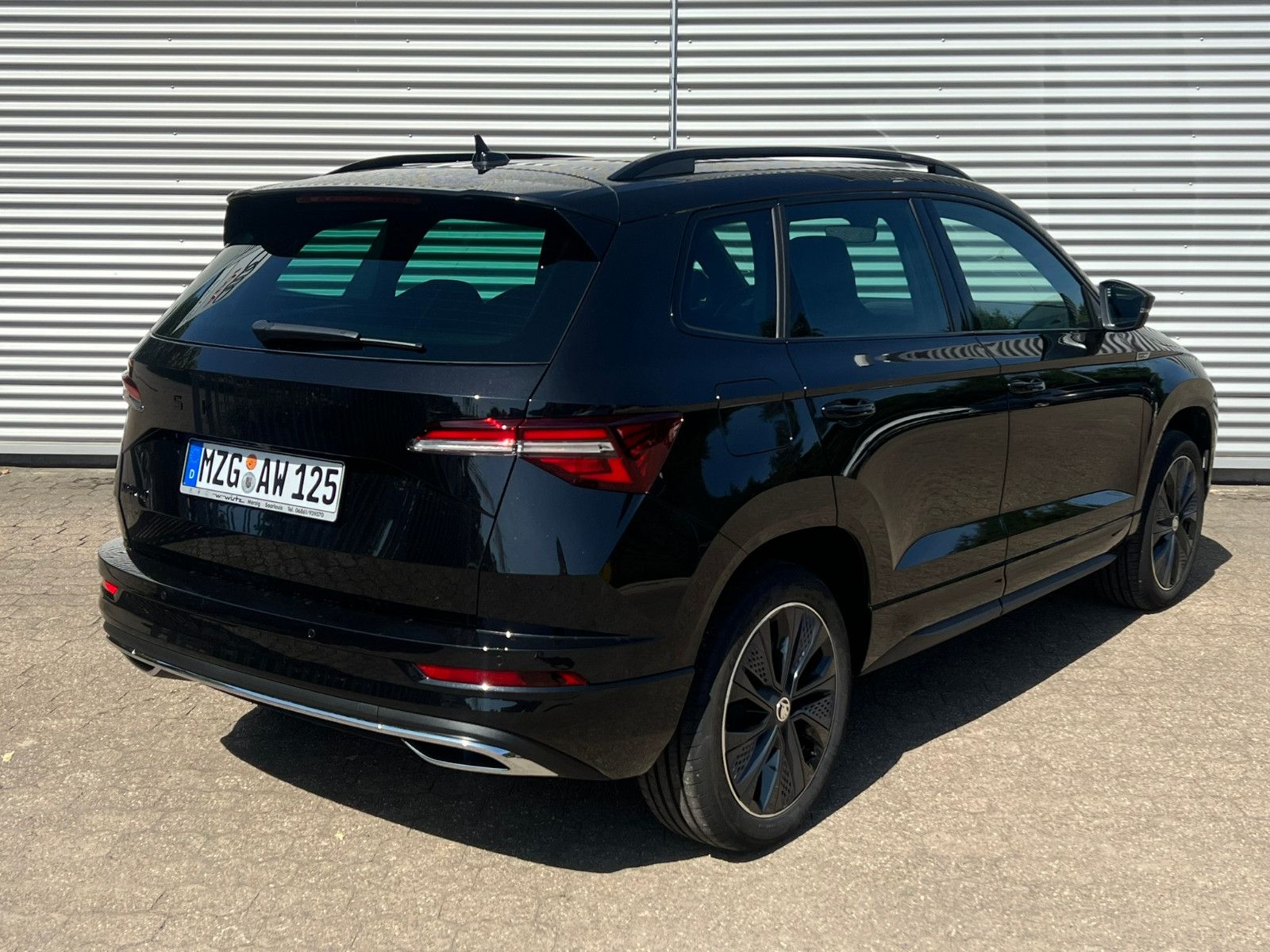 Fahrzeugabbildung SKODA Karoq Sportline 1.5 TSI DSG Navi Tempomat Kamera