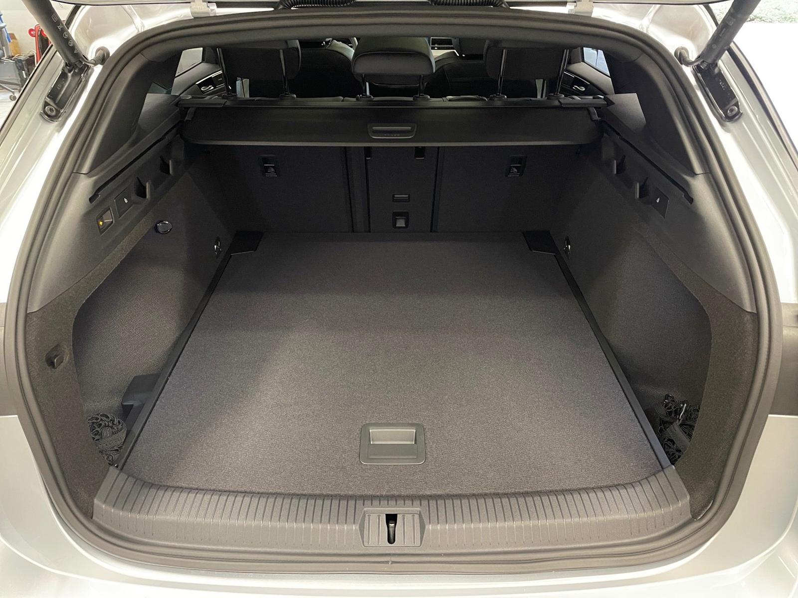 Volkswagen ID.7 Tourer 4M GTX *HEAD-UP*AHK*PANO*HARMAN*MATR
