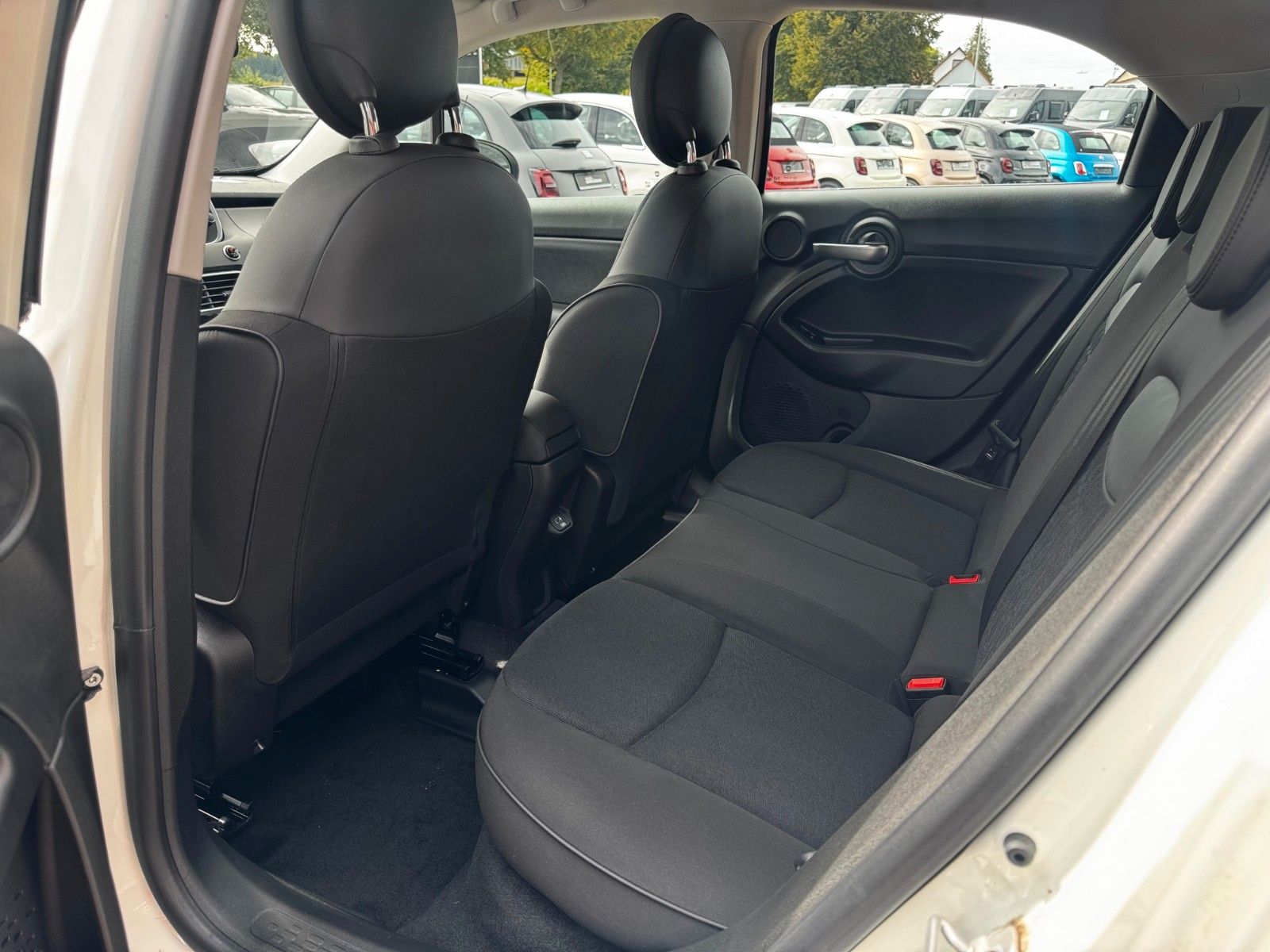 Fahrzeugabbildung Fiat 500X Automatik Kamera Carplay Klima Tageszulass.