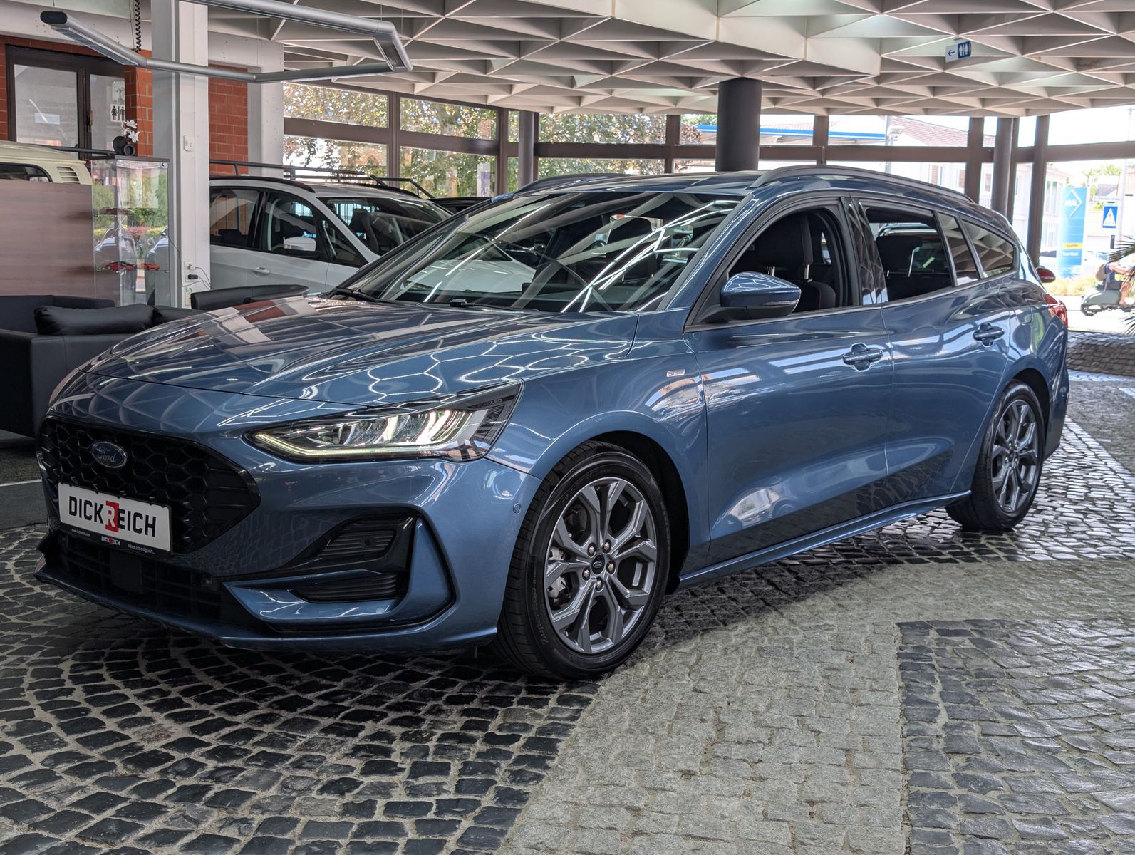 Fahrzeugabbildung Ford Focus 1.0 EB ST-Line ACC LED KAM WINTER Styling