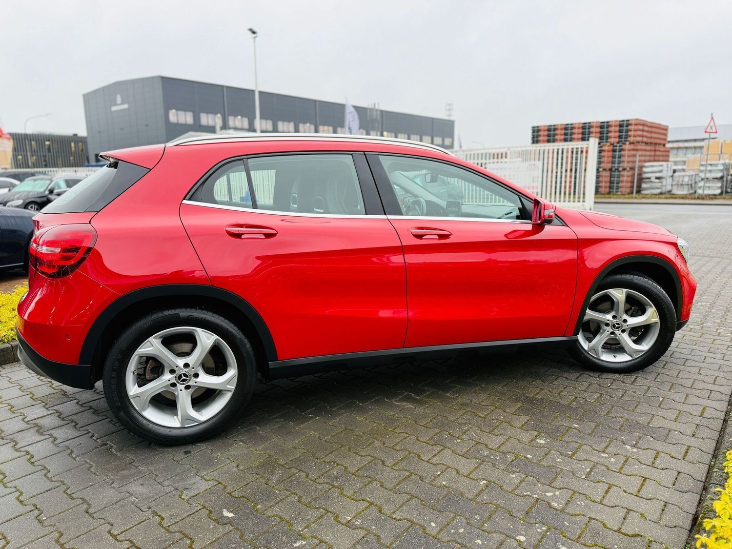 Fahrzeugabbildung Mercedes-Benz GLA 180 URBAN, Autom., Standh, LED, 360°, Navi,