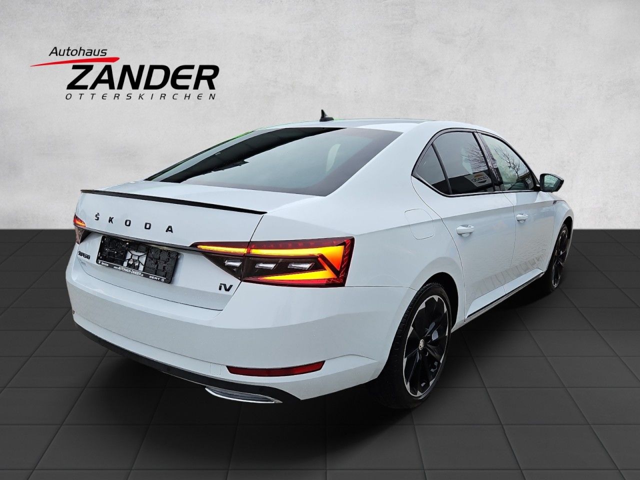 Fahrzeugabbildung SKODA Superb Sportline iV AHK NAVI Standheizung