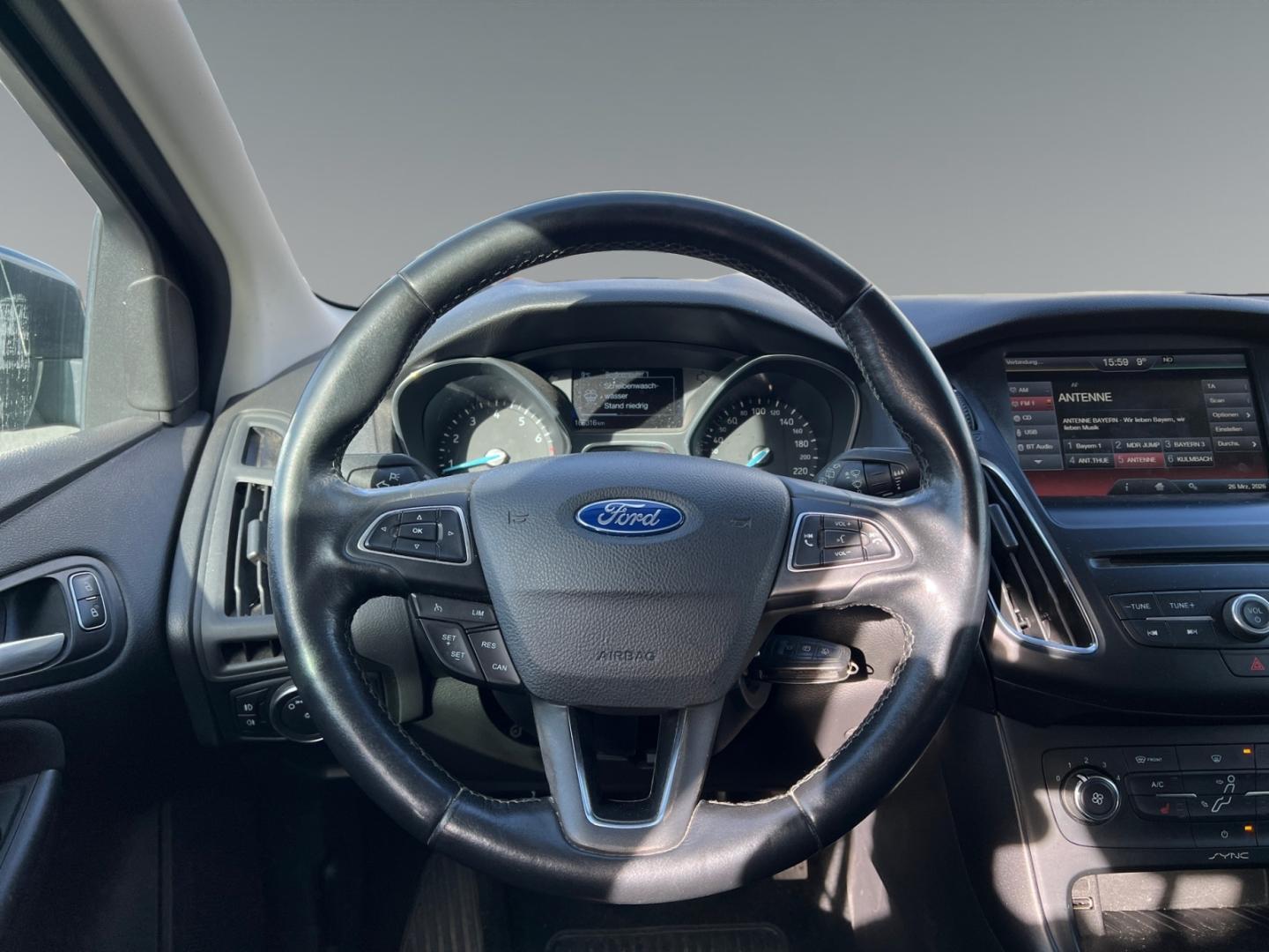 Ford Focus 2015 — interior