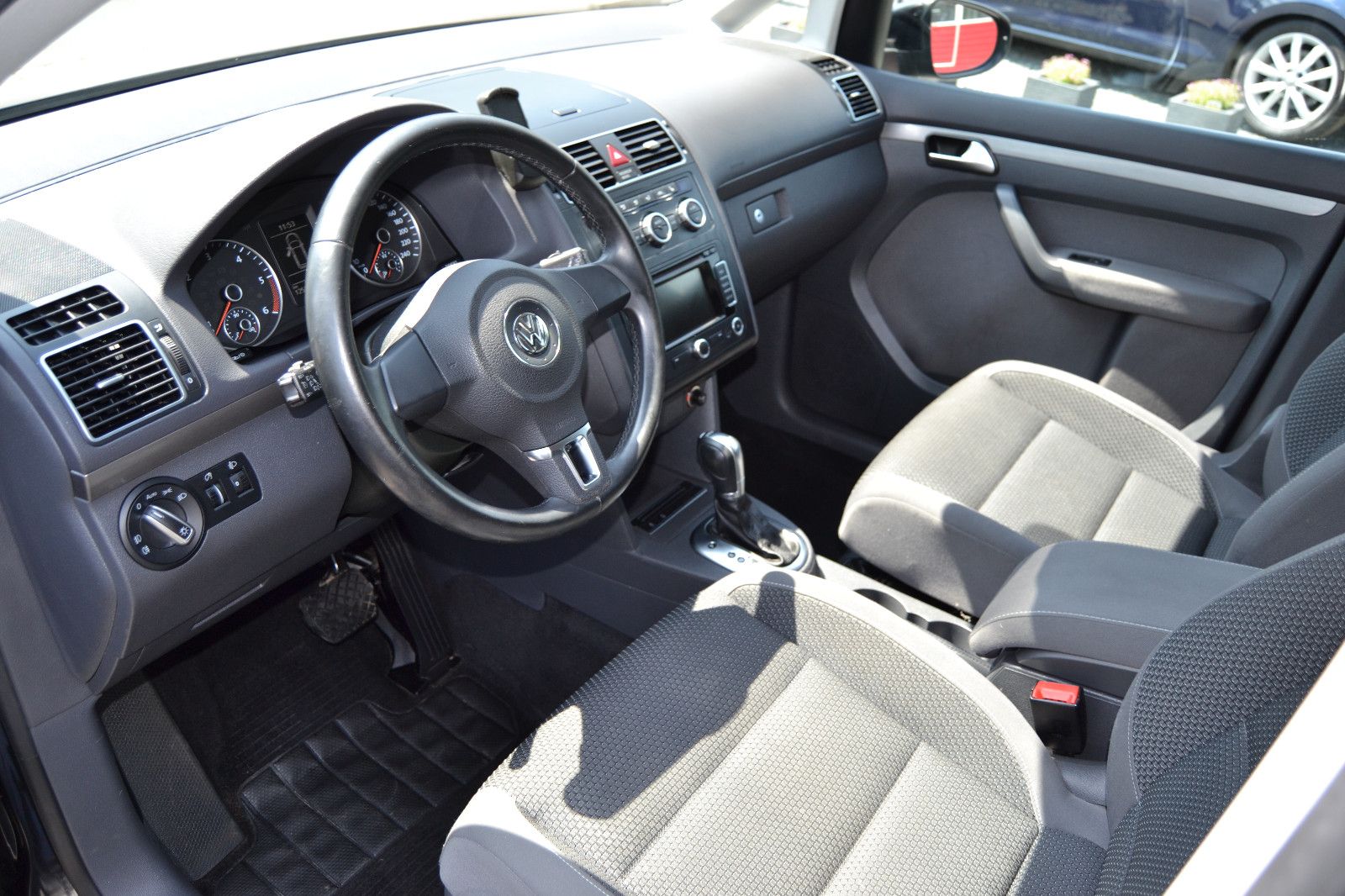 Fahrzeugabbildung Volkswagen Touran Comfortline BMT/AUTOMATIK/NAVIGATION/AHK/