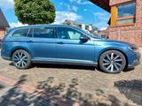 Volkswagen Passat Variant 2.0 TDI DSG Highline R-LINE LED P - mit Diesel-Antrieb: Blau, Vollleder, Kombi