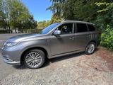 Mitsubishi Outlander Plug-in Hybrid 2.4 MIVEC Top - Mitsubishi Plug-in Hybrid Outlander von privat