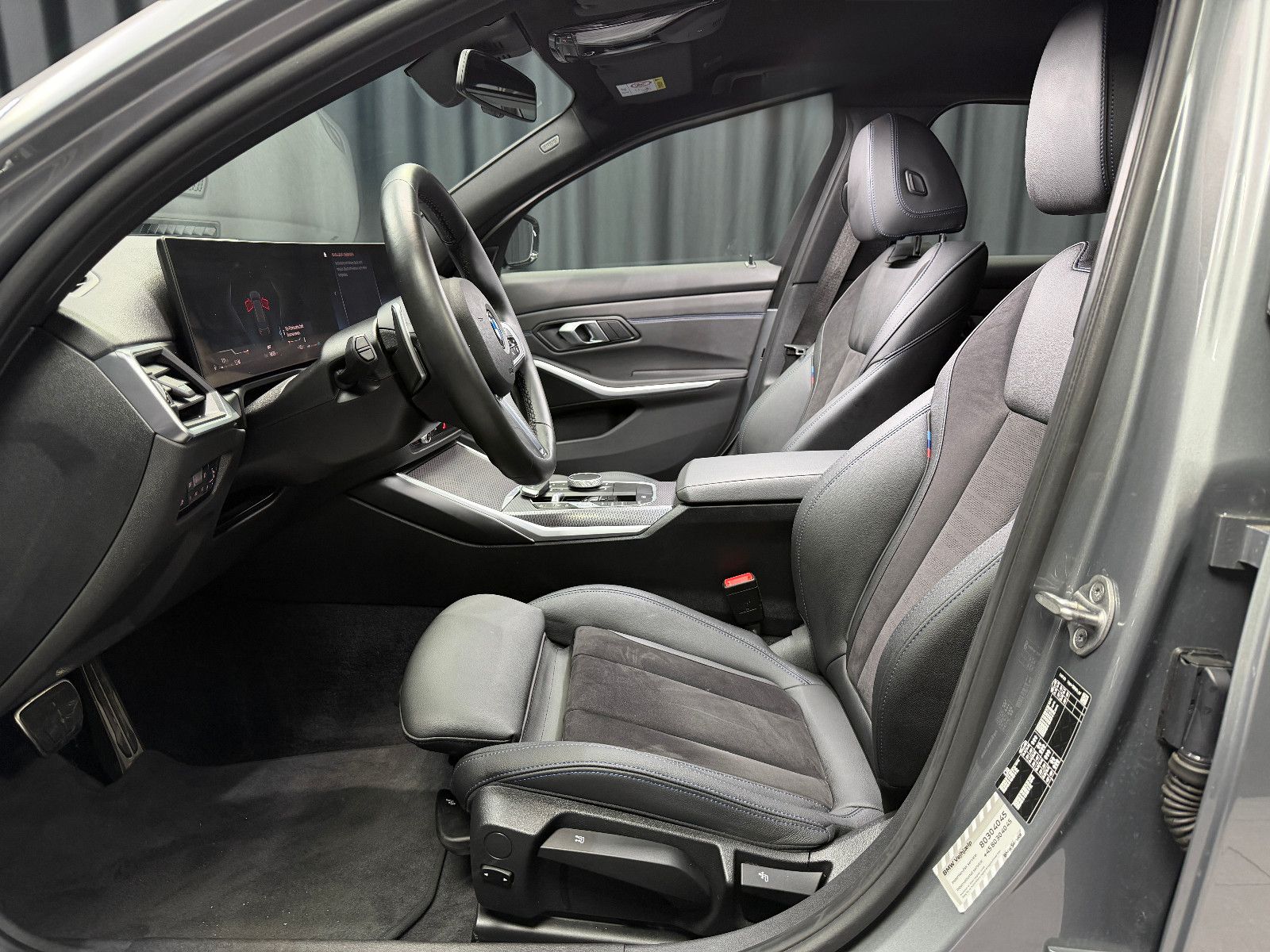 Fahrzeugabbildung BMW 330i Touring M Sport|HIFI|WIDESCREEN|KAMERA|NAV
