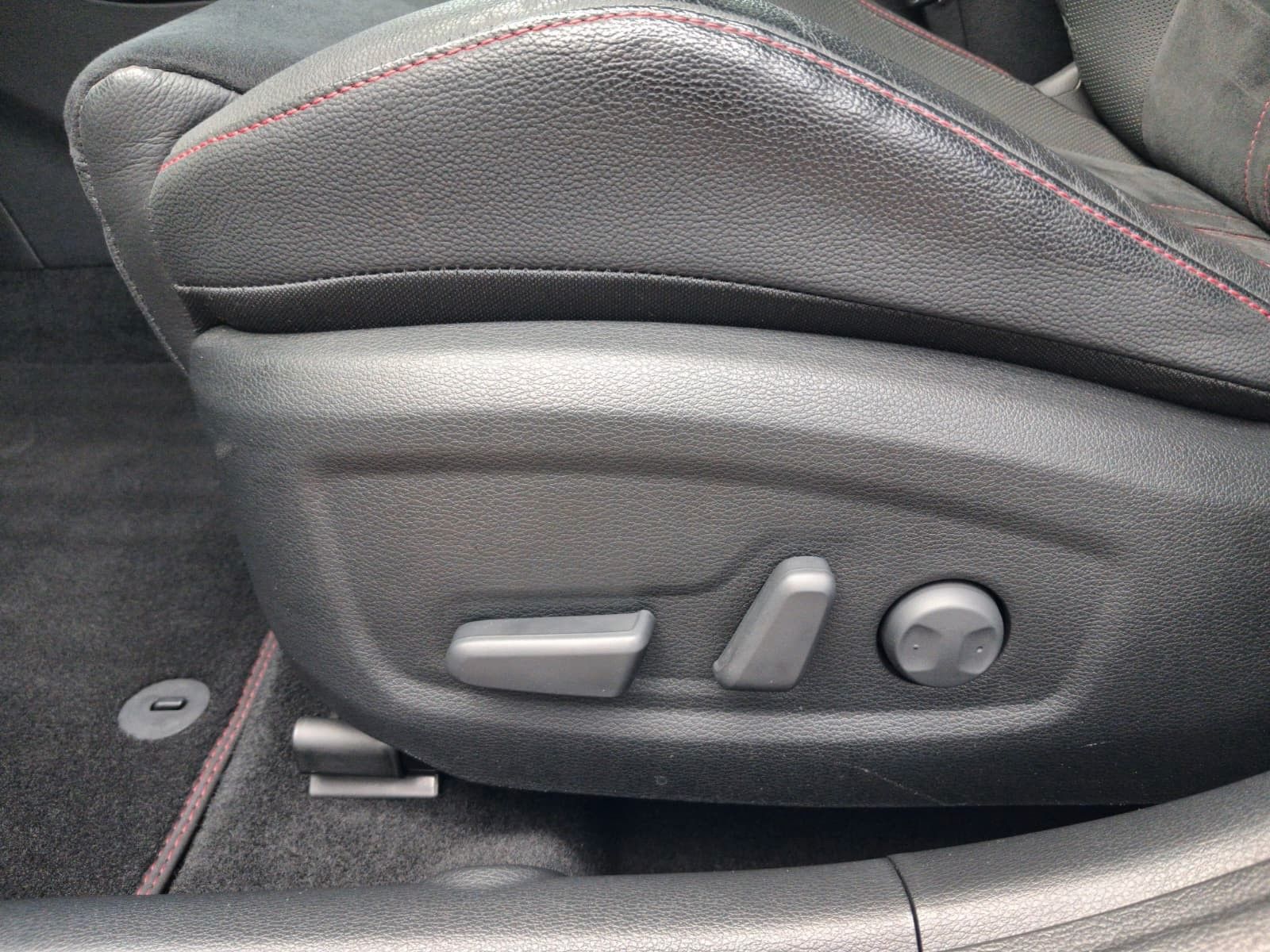 Fahrzeugabbildung Kia pro cee'd / ProCeed GT Alcantara NAVI JBL elektr