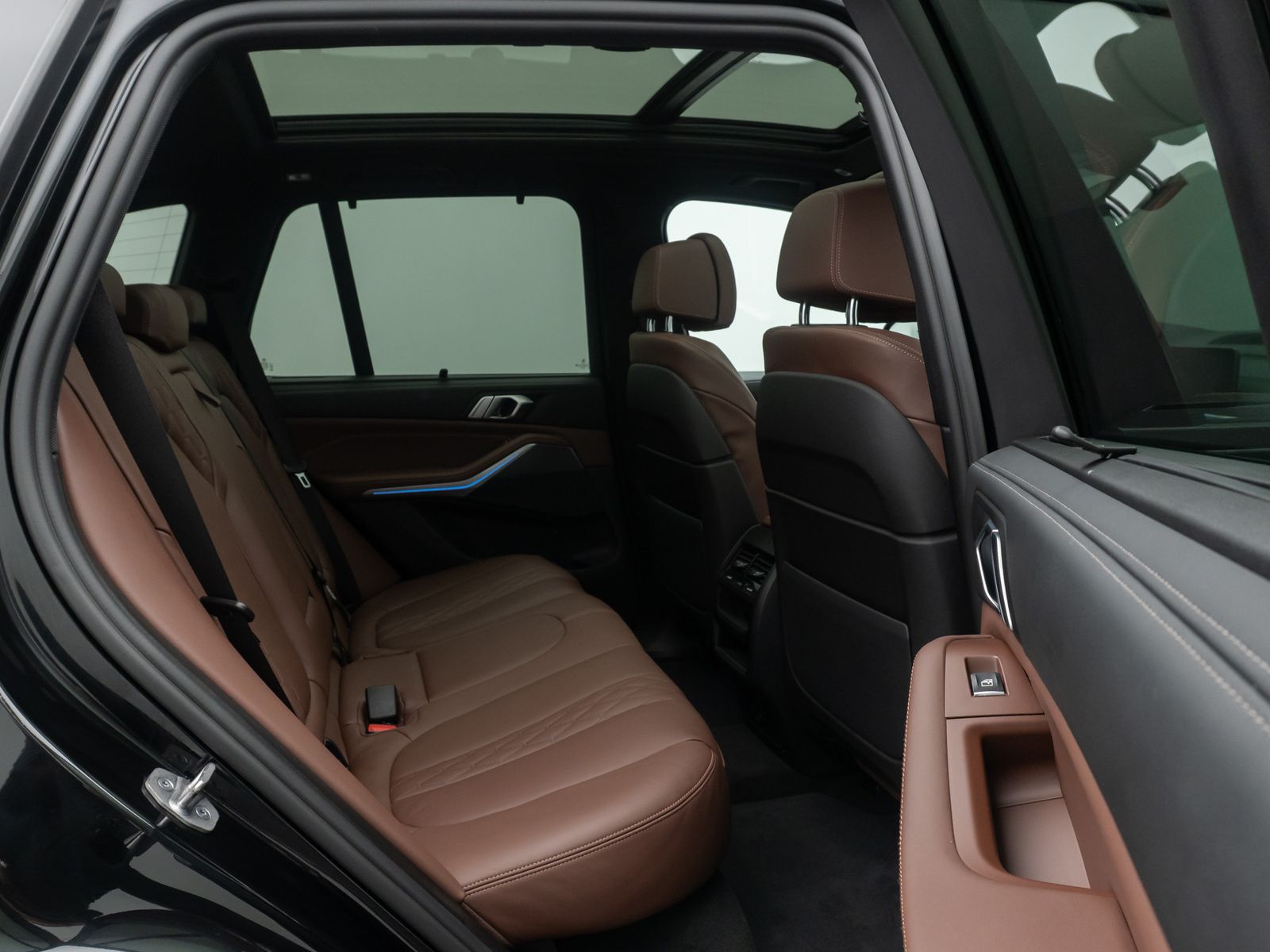 Fahrzeugabbildung BMW X5 xD45e M Sport Individual AHK HiFi DAB Panoram