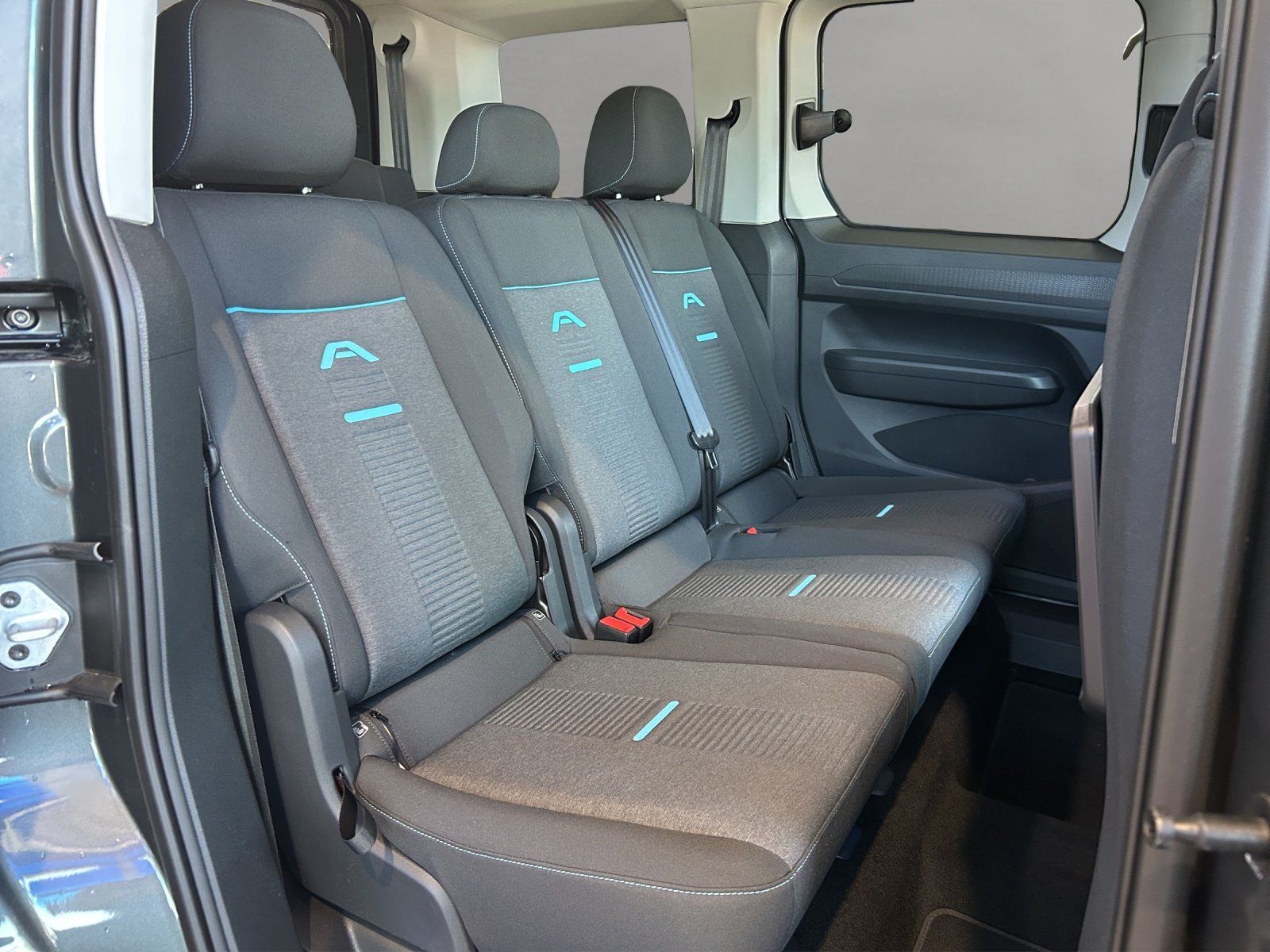 Fahrzeugabbildung Ford Tourneo Connect Active 122PS Kurz 7 Sitze