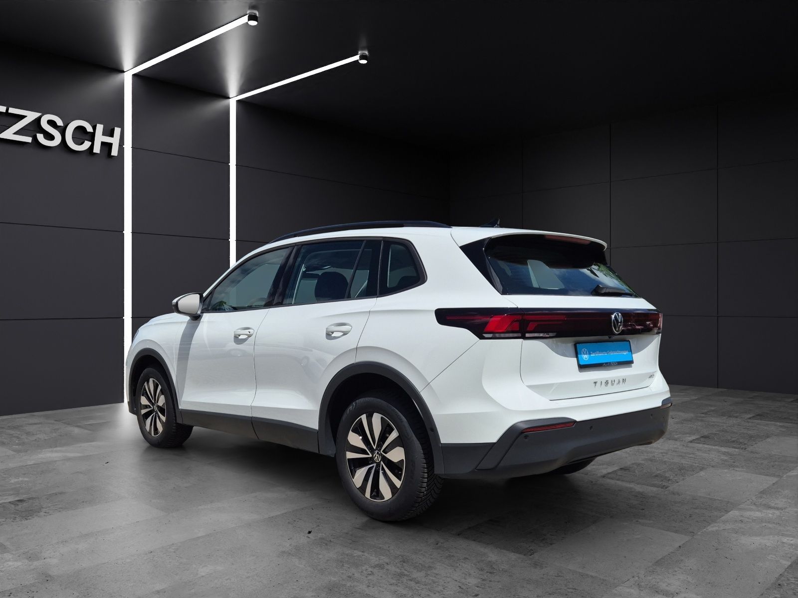 Fahrzeugabbildung Volkswagen Tiguan eTSI Life DSG LED AHK Navi AID ACC RFK SH