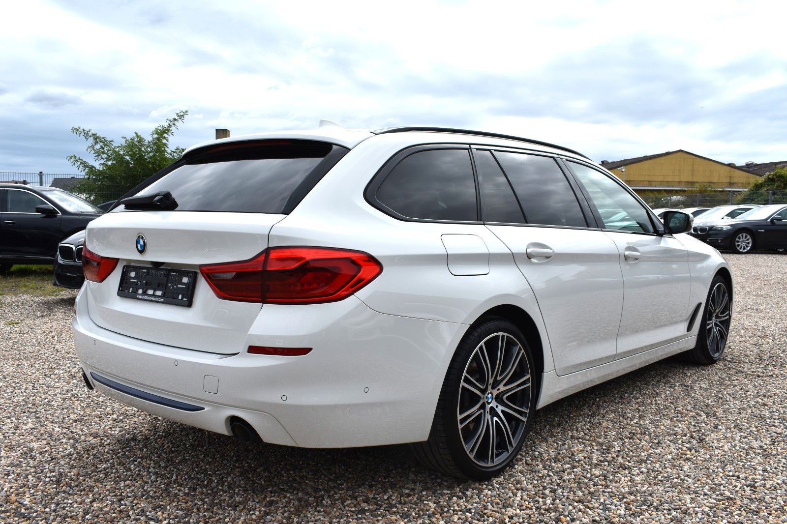 Fahrzeugabbildung BMW 530 d Touring Sport Line Panora Leder HUD AHK ke