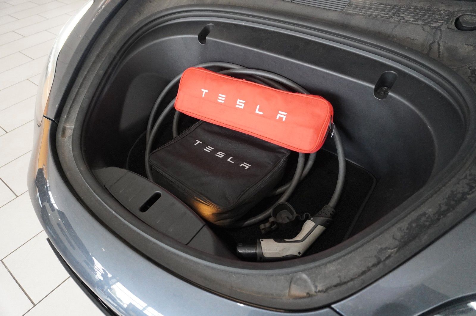 Fahrzeugabbildung Tesla Model 3 Standard Range Plus NAVI/KAMERA/AHK/FSD