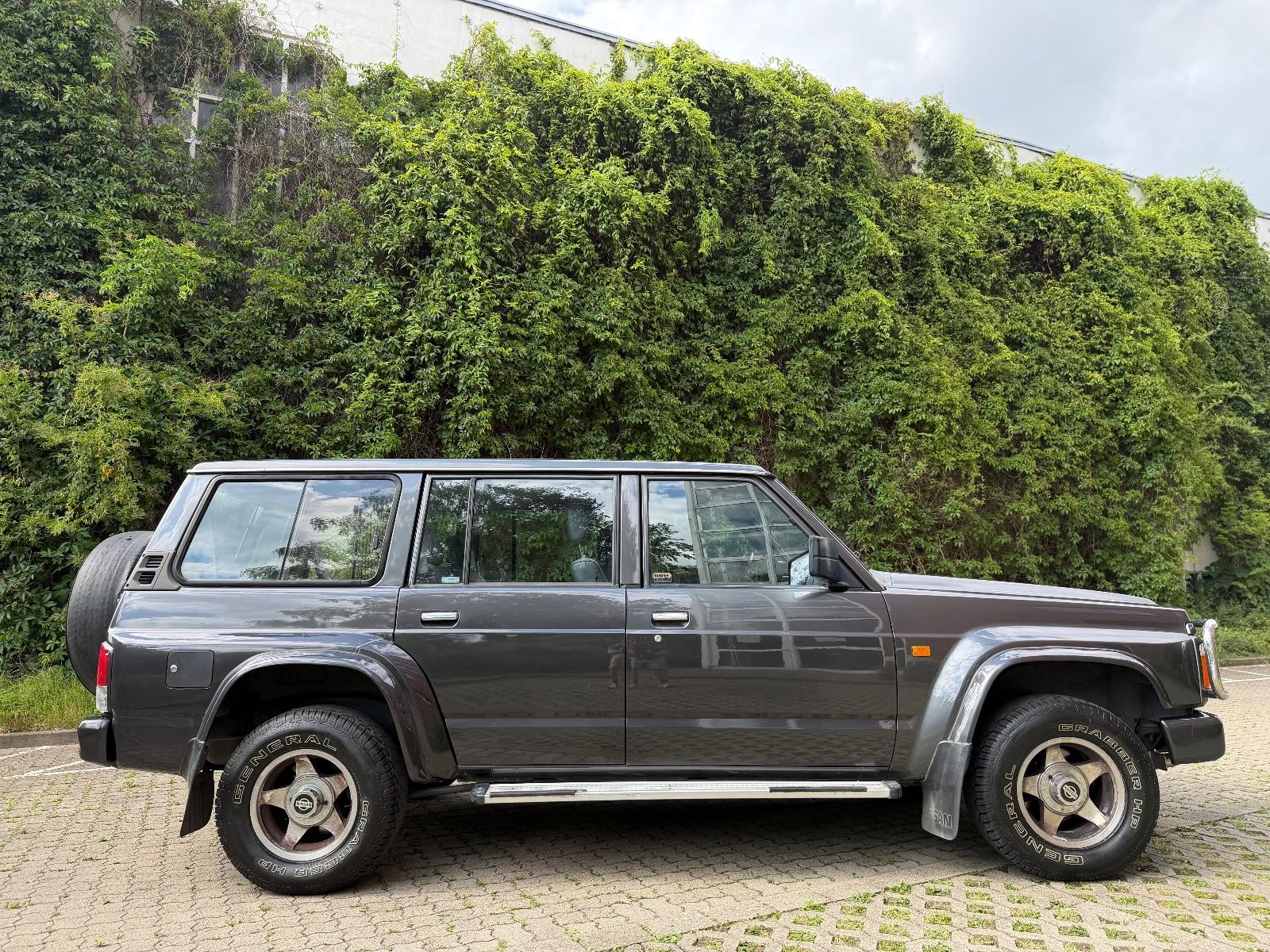 Nissan Patrol 2.8 TD Station | 116 ch | BVM | 7 places | Véhicule de collection | Attelage | Climatisation