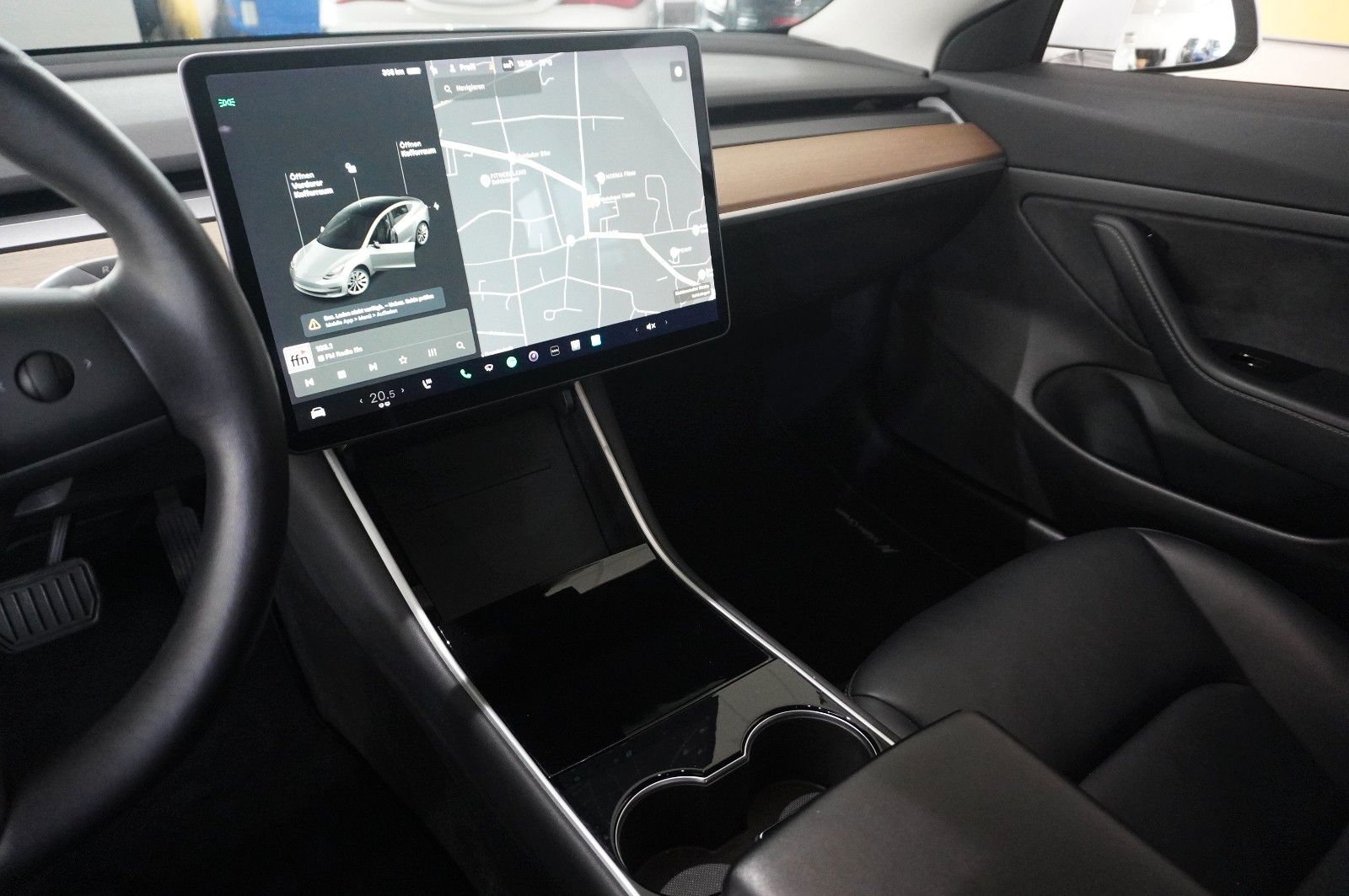 Fahrzeugabbildung Tesla Model 3 Standard Range Plus NAVI/KAMERA/SH/PANO