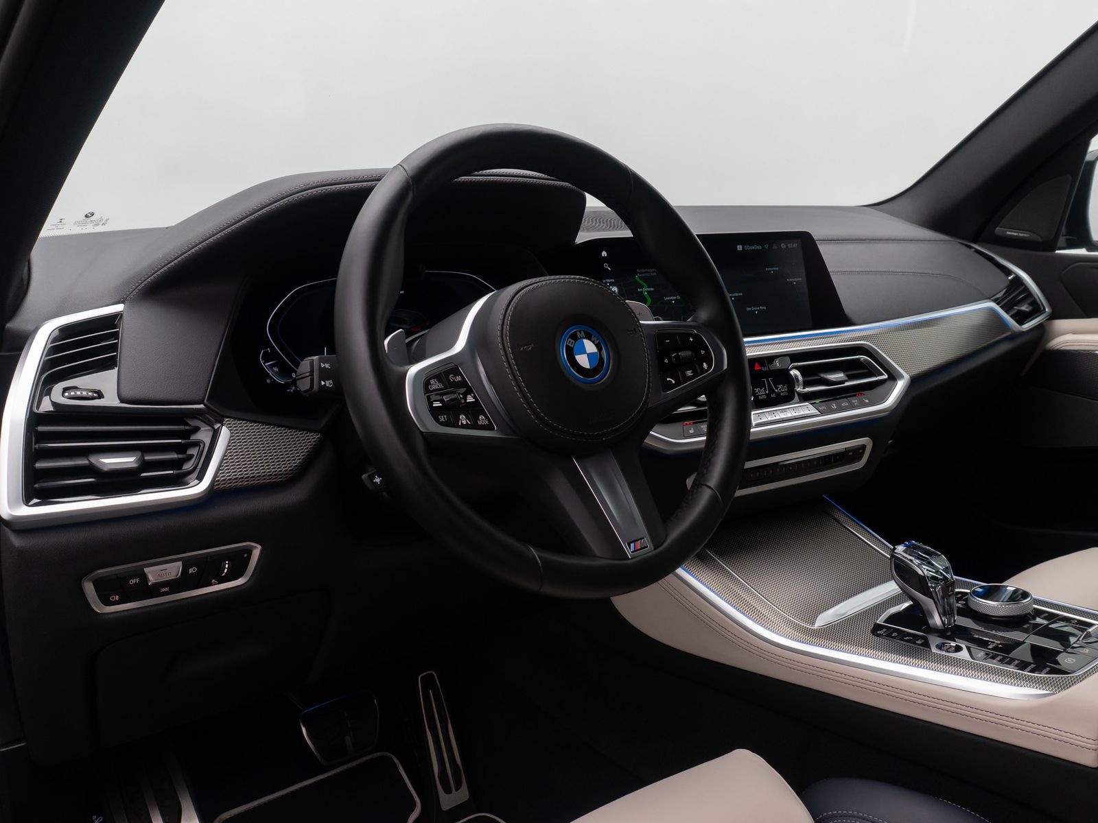 Fahrzeugabbildung BMW X5 xD45e MSport HUD H/K 360°Laser DAB Individual