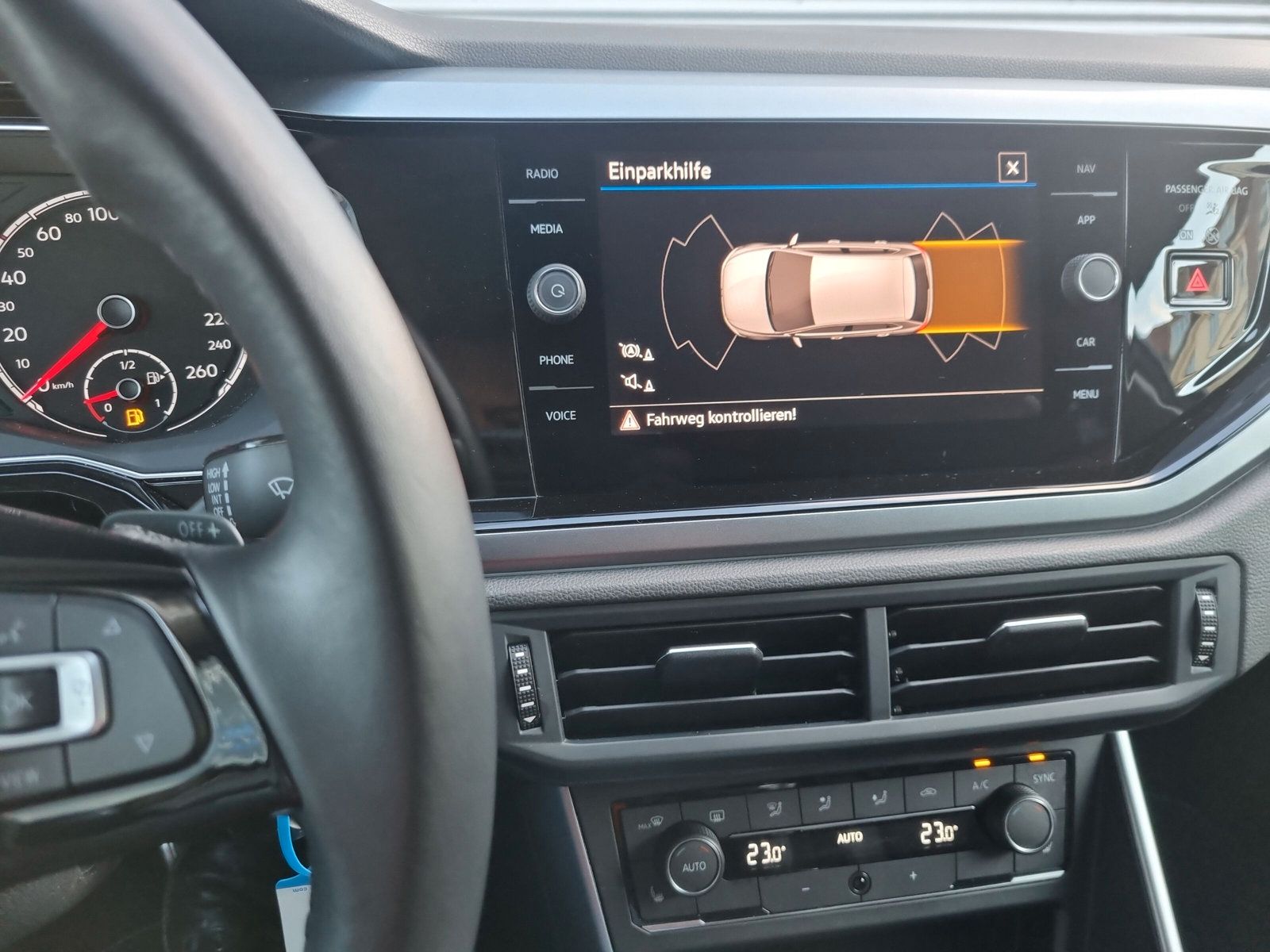 Fahrzeugabbildung Volkswagen Polo 1.0 TSI DSG Active NAVI PDC SHZ DAB