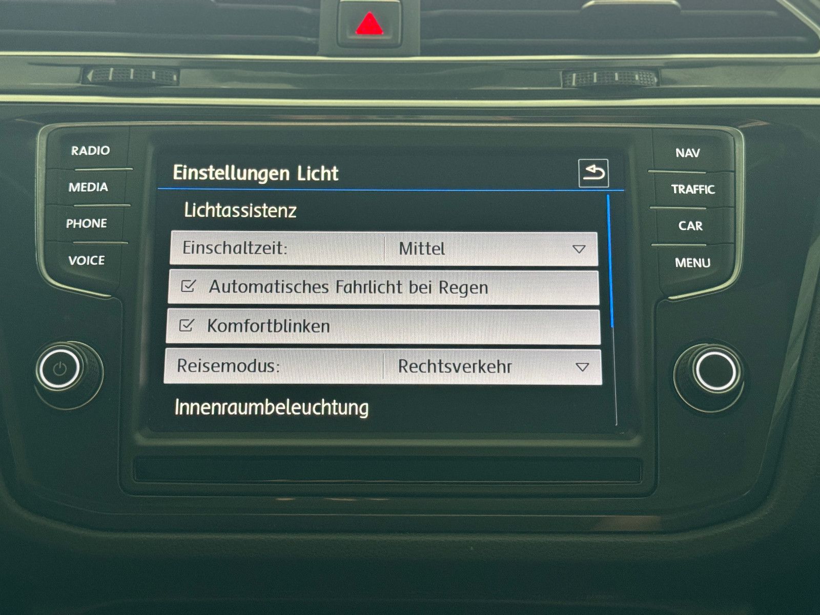 Fahrzeugabbildung Volkswagen Tiguan DSG 4MO 3X R-LINE PANO MEMORY BLACK STYLE