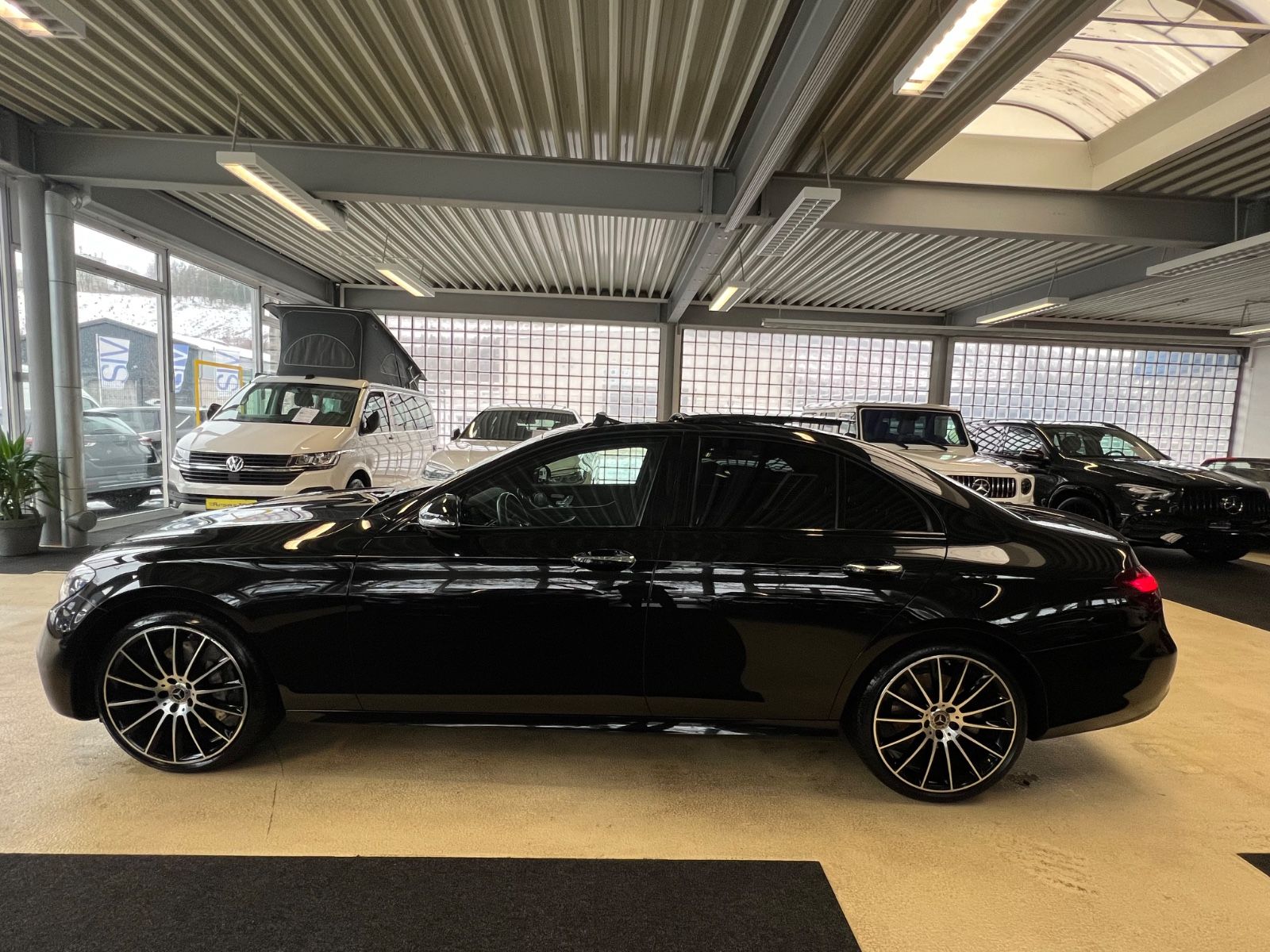 Fahrzeugabbildung Mercedes-Benz E 400 d 4Matic AMG LINE *PANO*designo-manufaktur